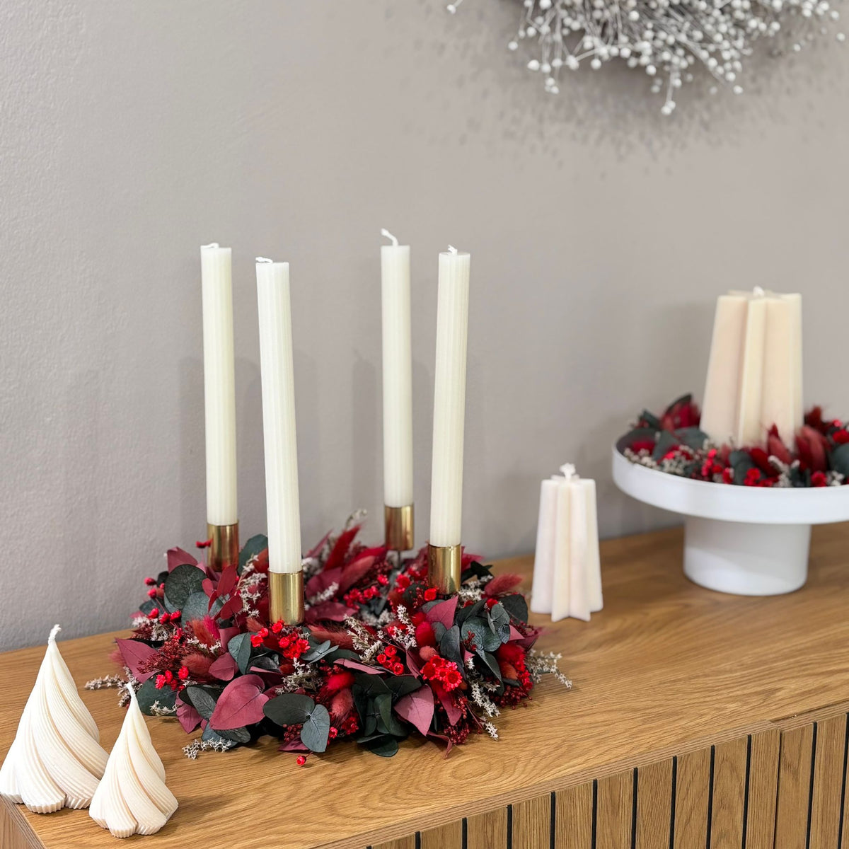 Trockenblumen-Deko zu Weihnachten und Advent in natürlichem Stil