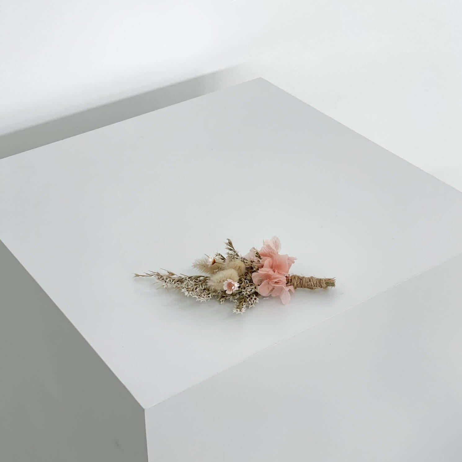 Trockenblumen-Anstecker als Kategorie-Übersicht verschiedener Modelle