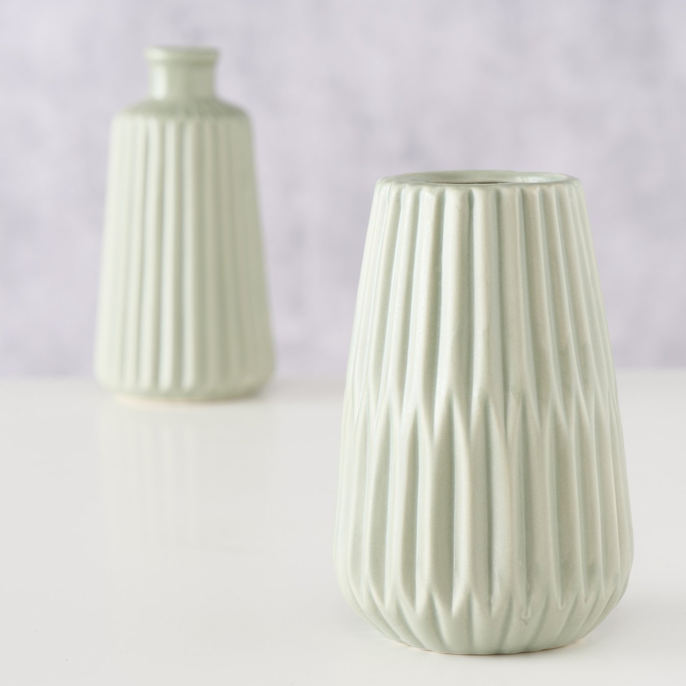 Schlichte Porzellanvase in hellgrün – Zeitloses Design für jedes Ambiente - Lykke&You GmbH
