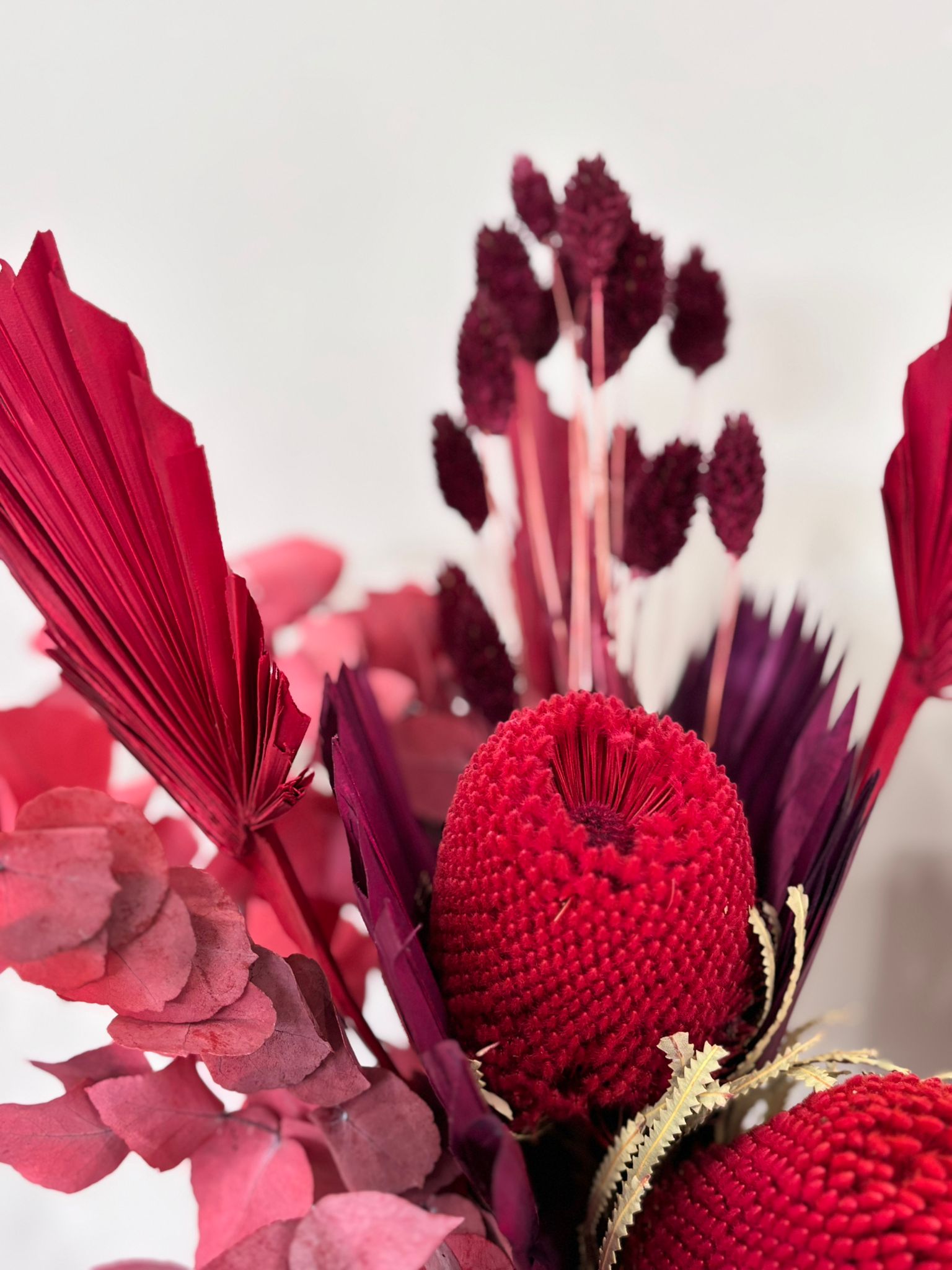 Red Velvet: Ein Statement-Strauß in kräftigem rot - Lykke&You GmbH