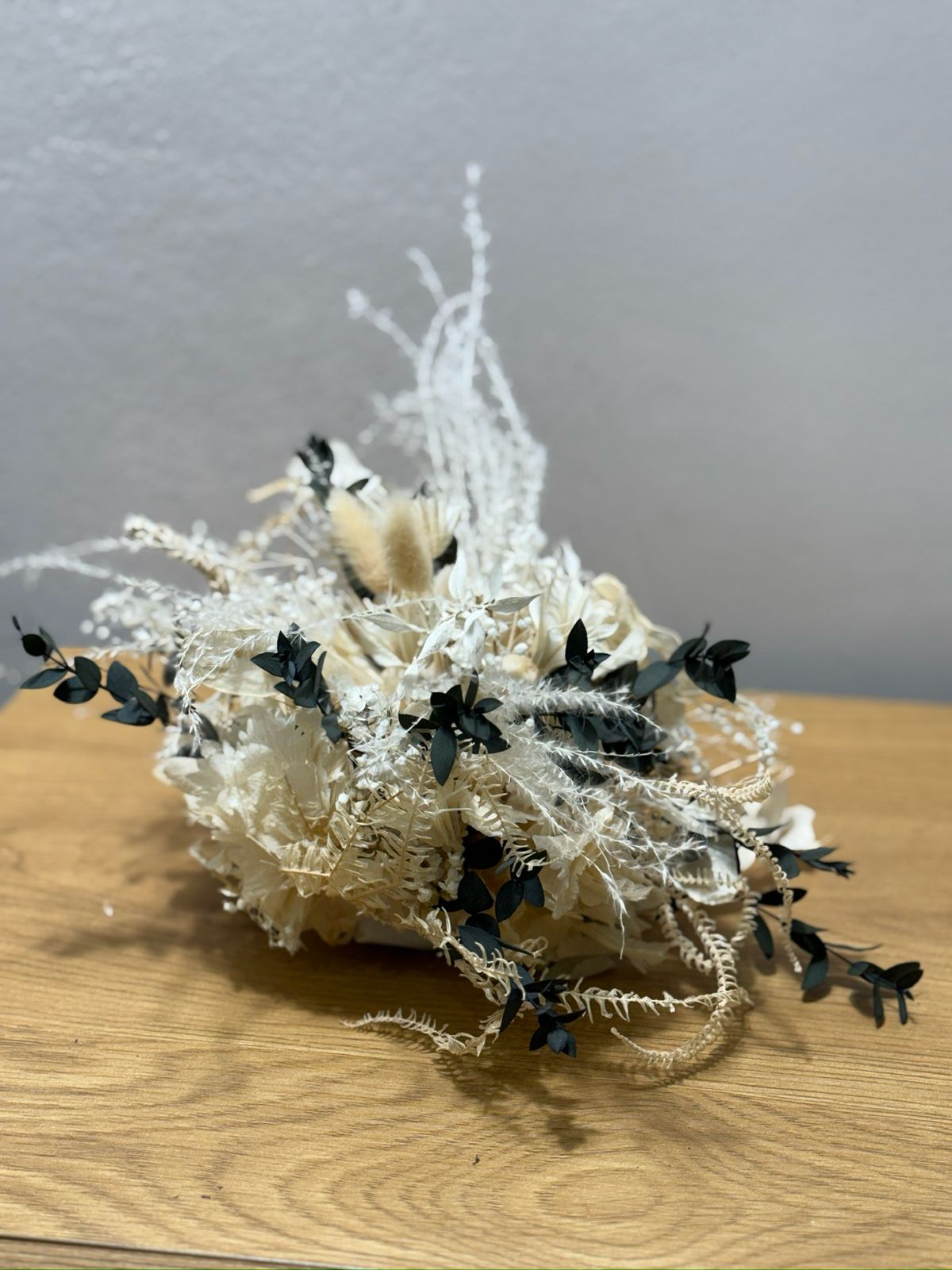 Gesteck mit Eukalyptus und Lunaria - Outlet