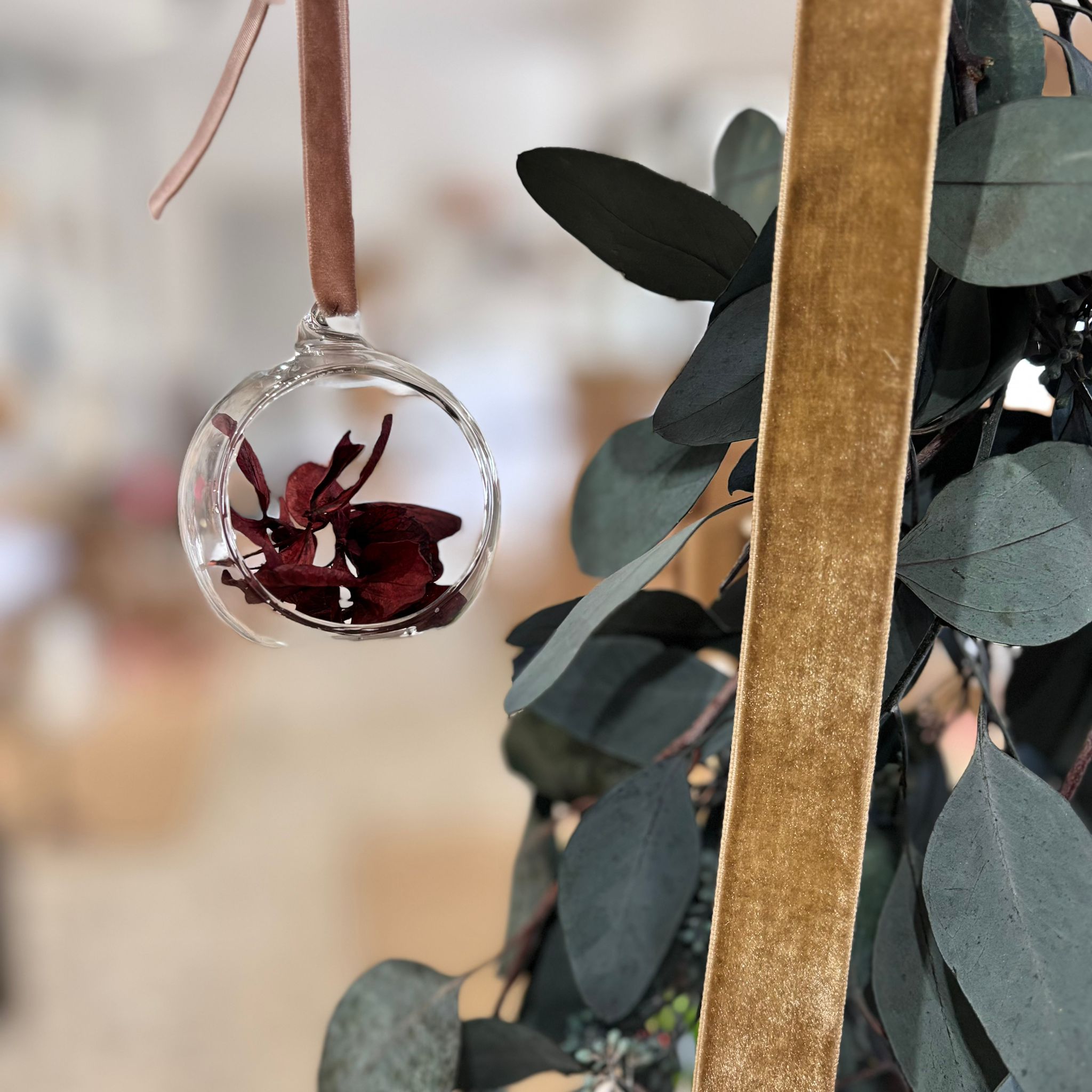 4er Set Weihnachtskugeln aus Glas - geöffnet