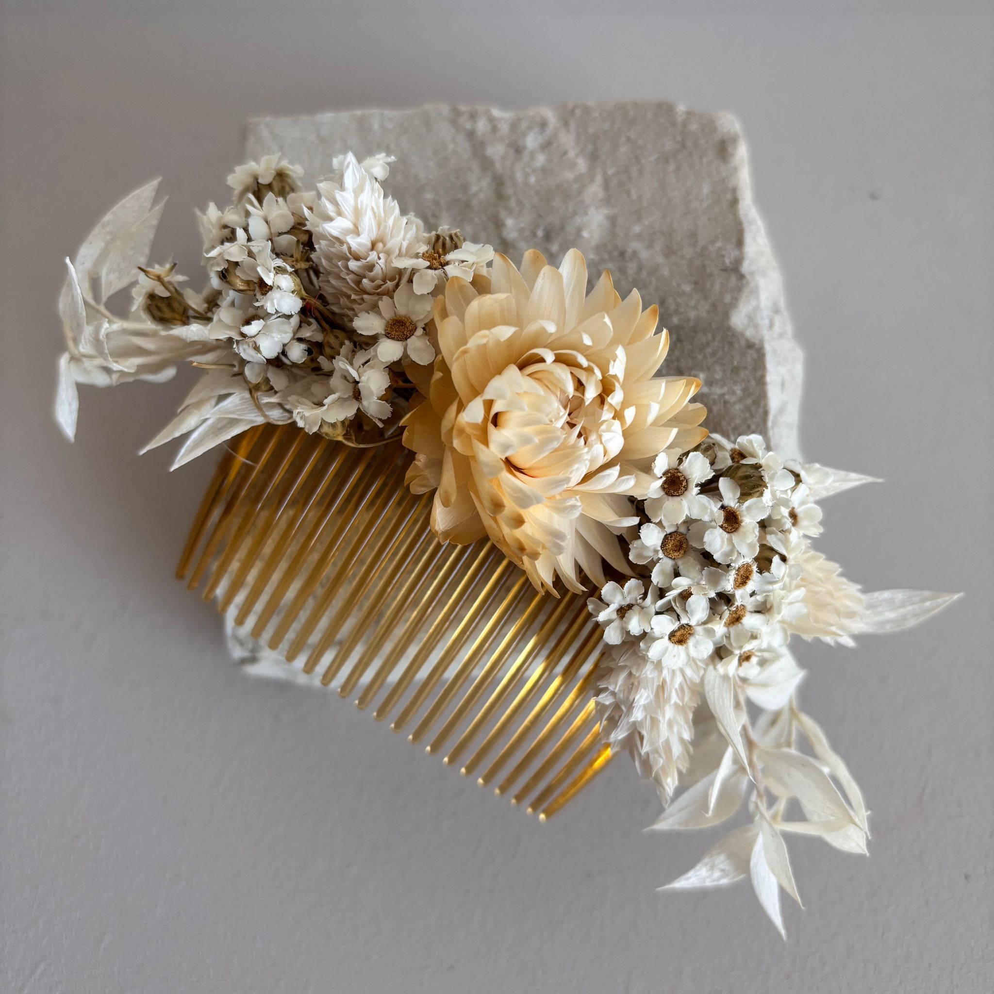 Haarkamm Trockenblumen mit weißen Gänseblümchen - OUTLET