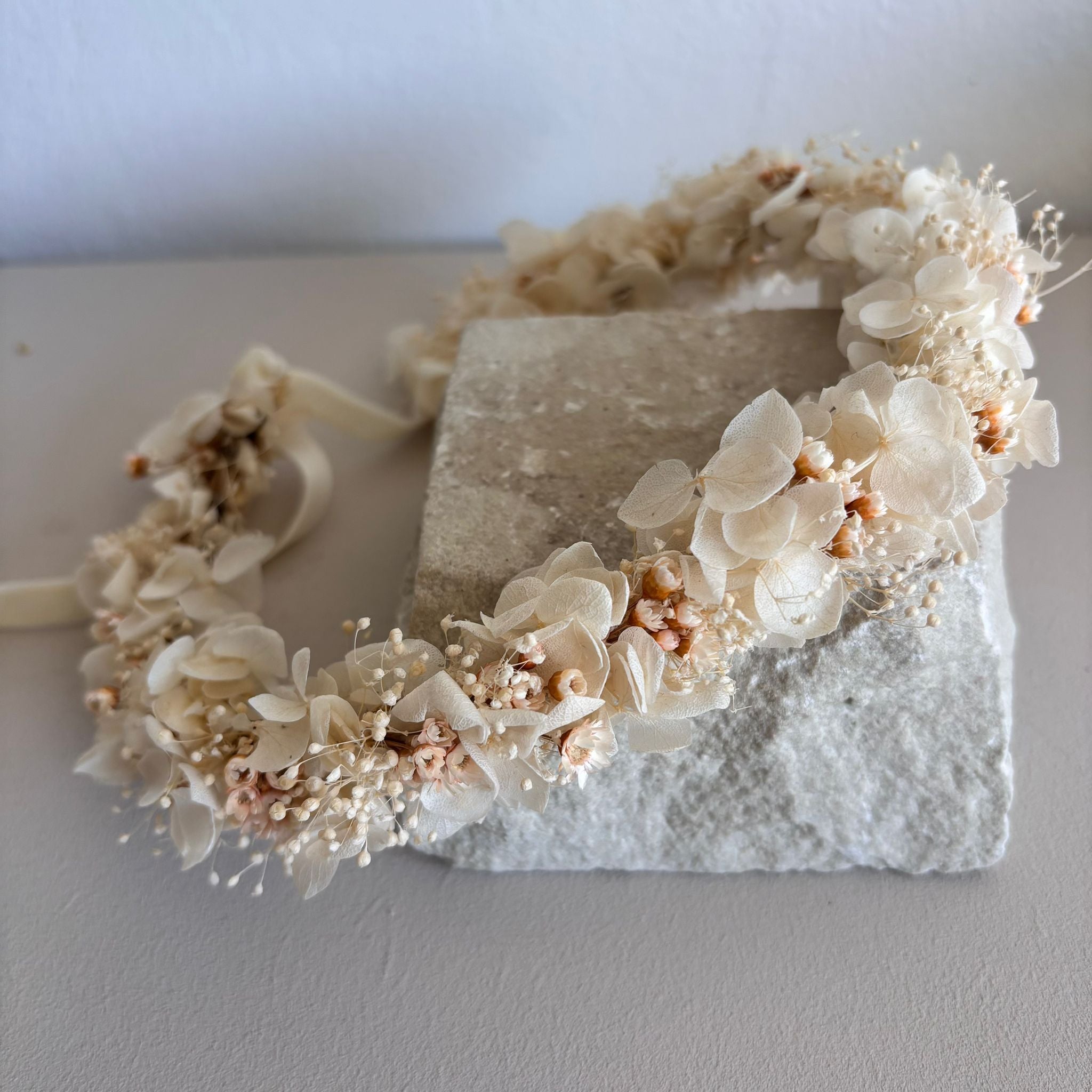 Haarkranz aus Trockenblumen weiß rosa - Outlet
