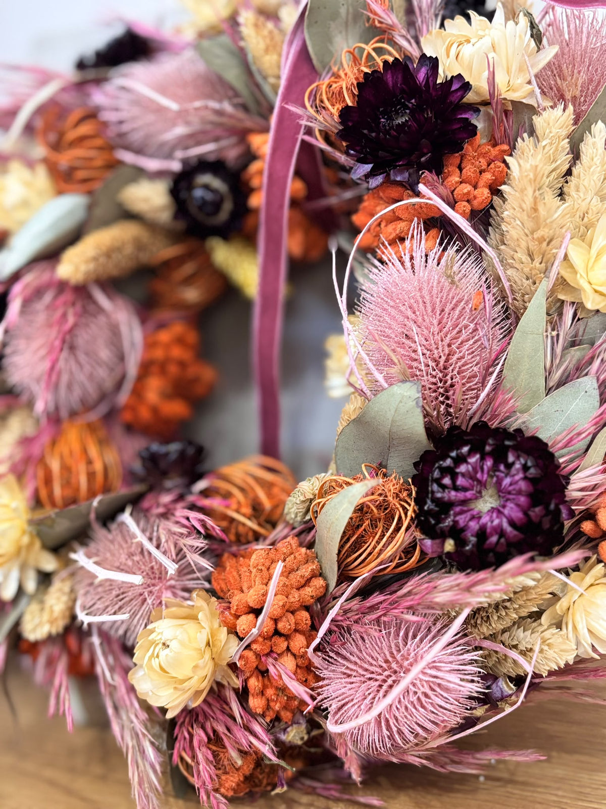 Olivia Herbstkranz – Trockenblumenkranz in warmen Farben