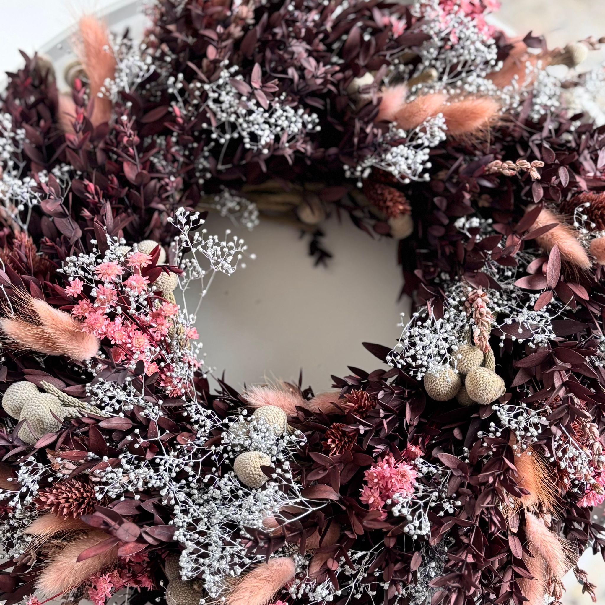 Start Advent in style: Dried flower Advent wreath in Bordeaux pink