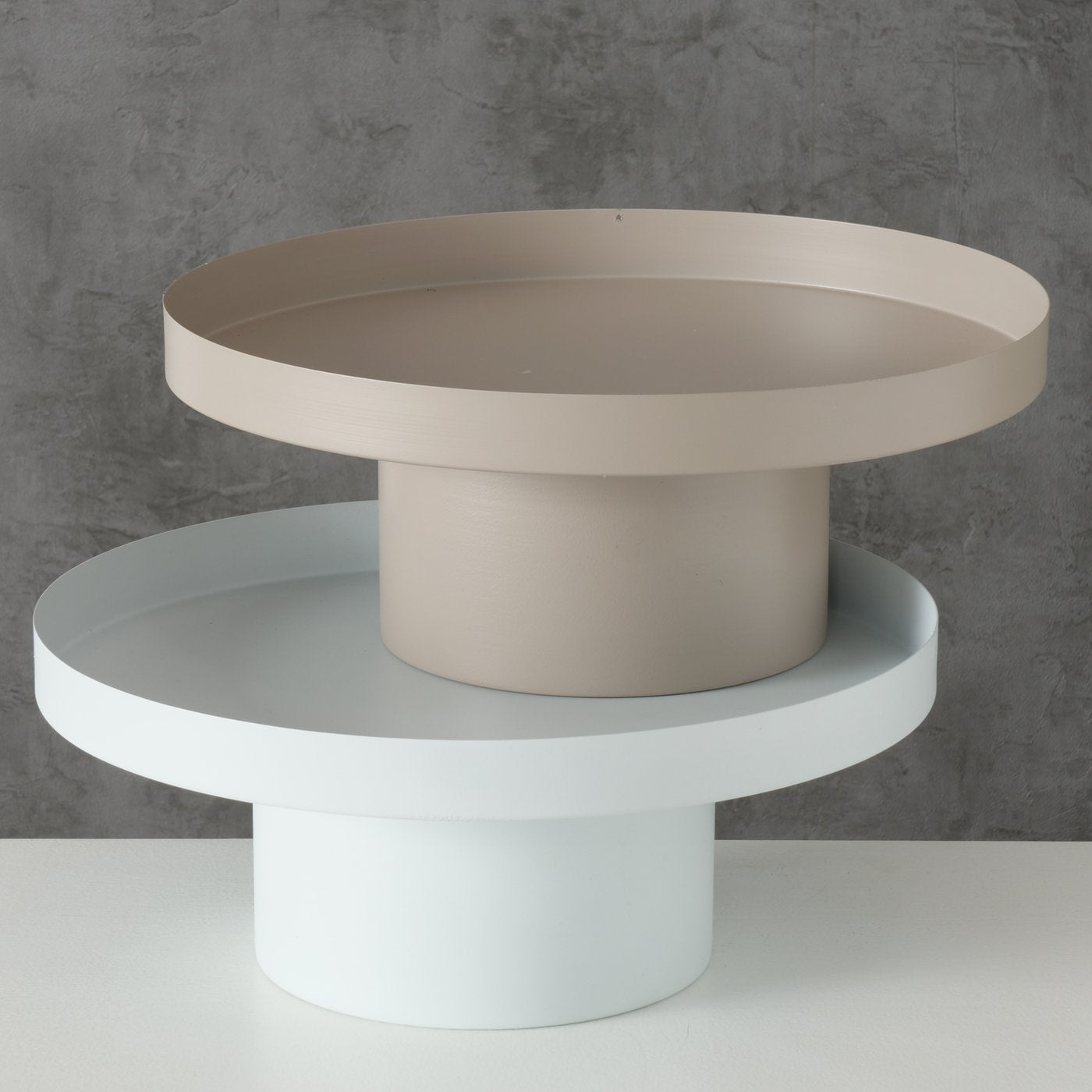 Rundes Metalltablett in Beige und Weiß – Schlichte Eleganz mit mattem Finish - Outlet - Lykke&You GmbH