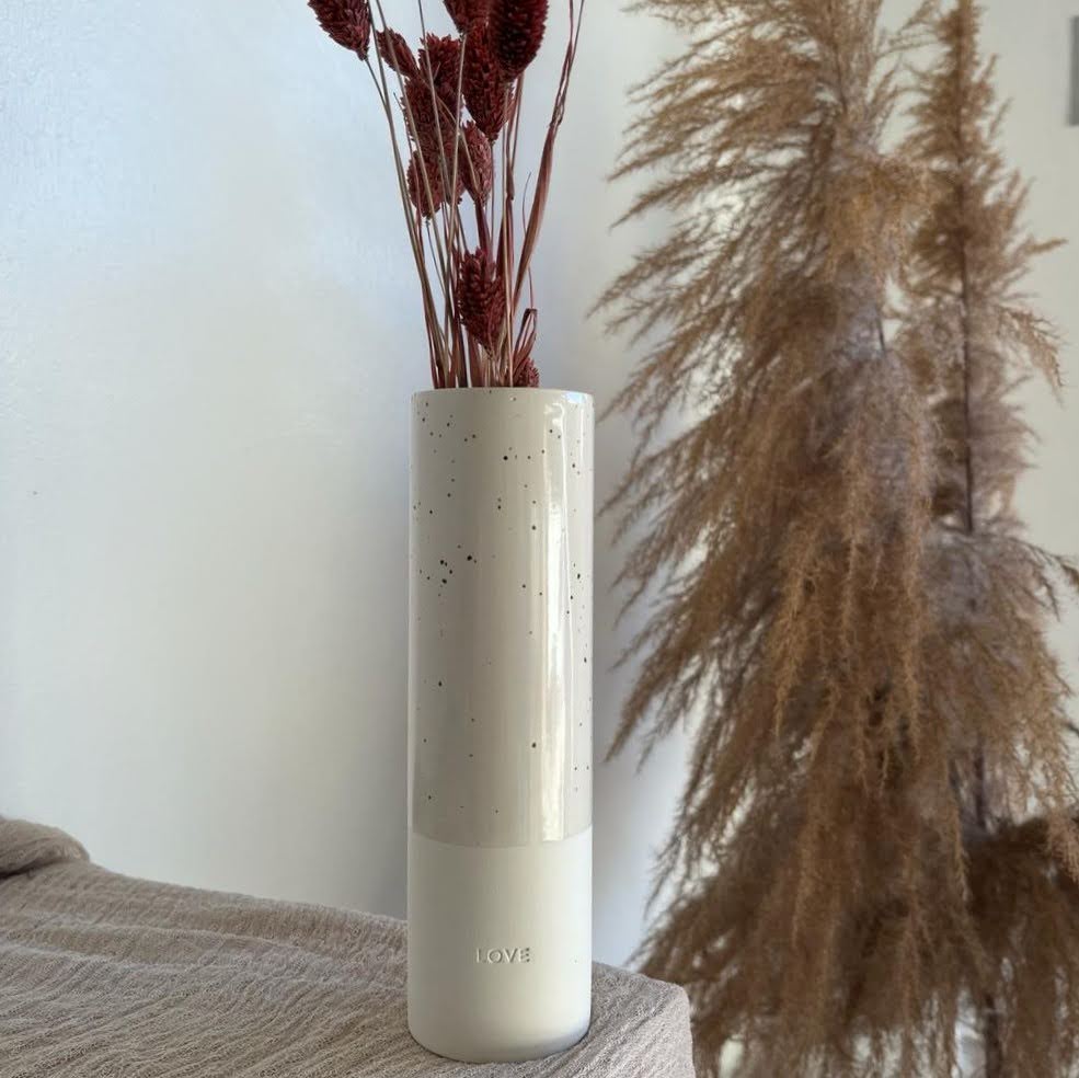 Eulenschnitt Steingut-Vase in "love" weiß - Lykke&You GmbH