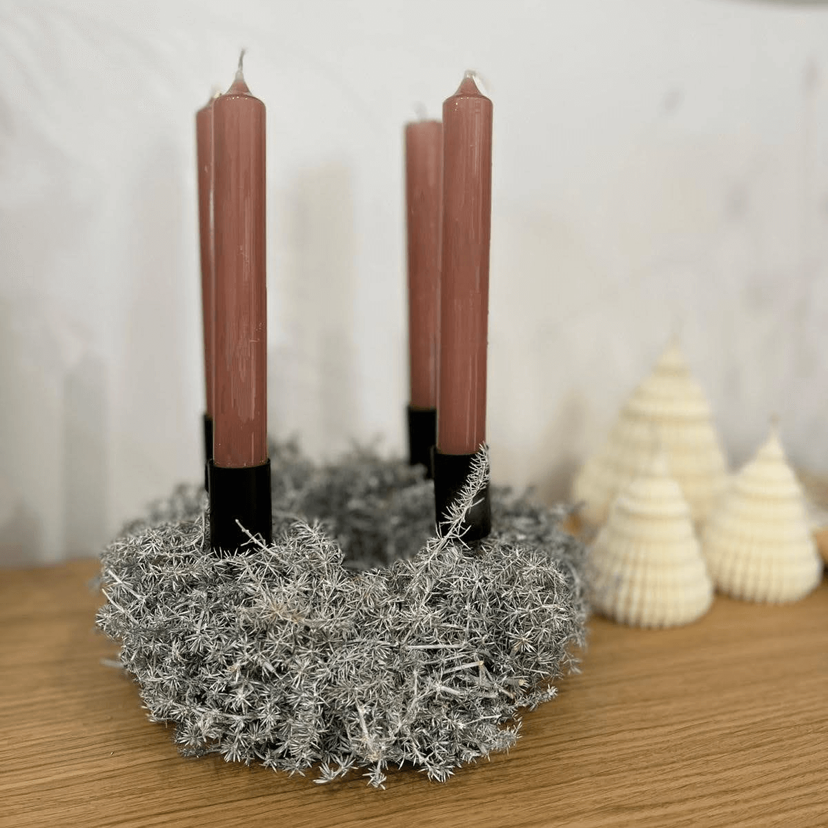 Silberglanz der Jahreszeiten: Adventskranz aus Spargelkraut - Lykke&You GmbH