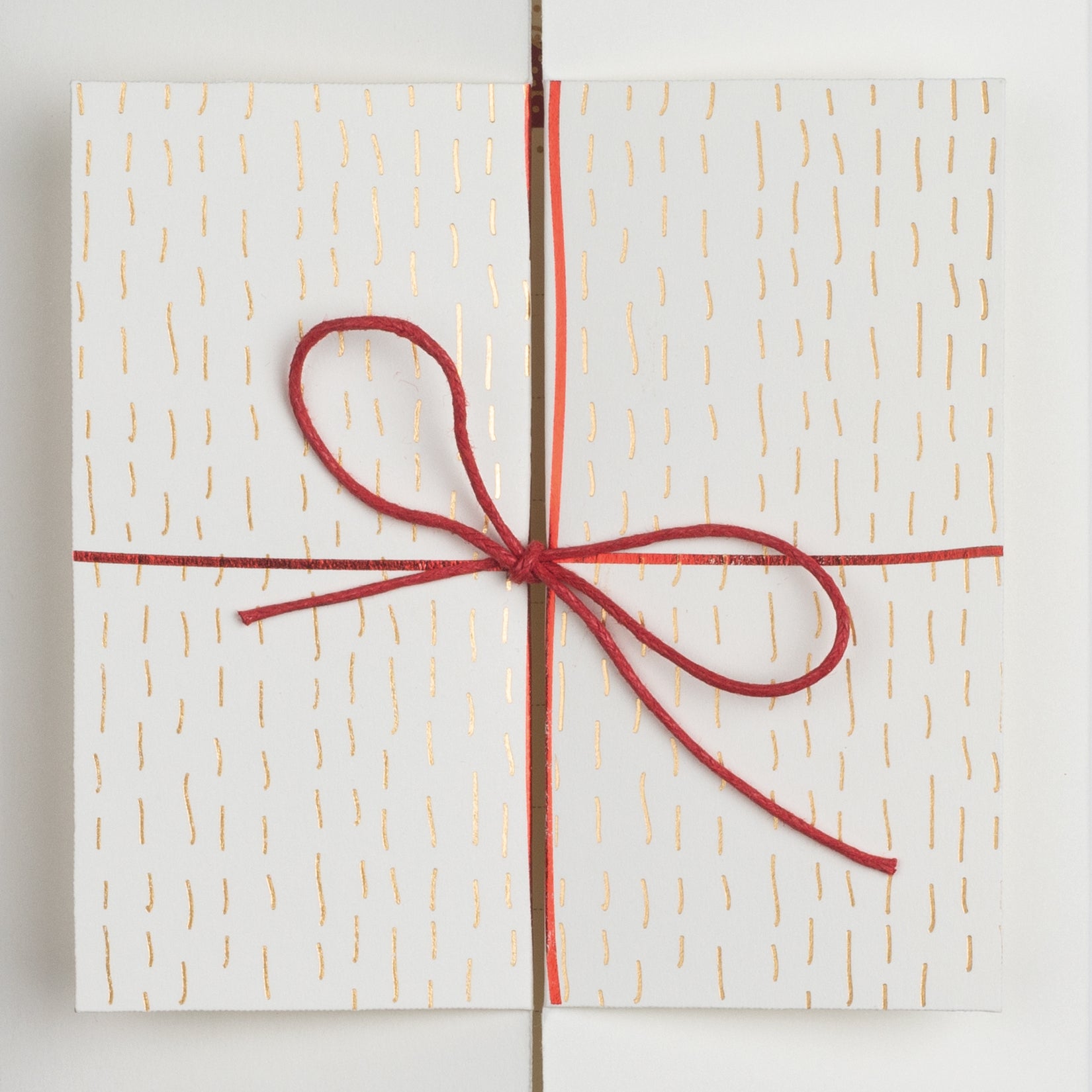 Weihnachtskarte - Geschenk mit gold - Lykke&You GmbH