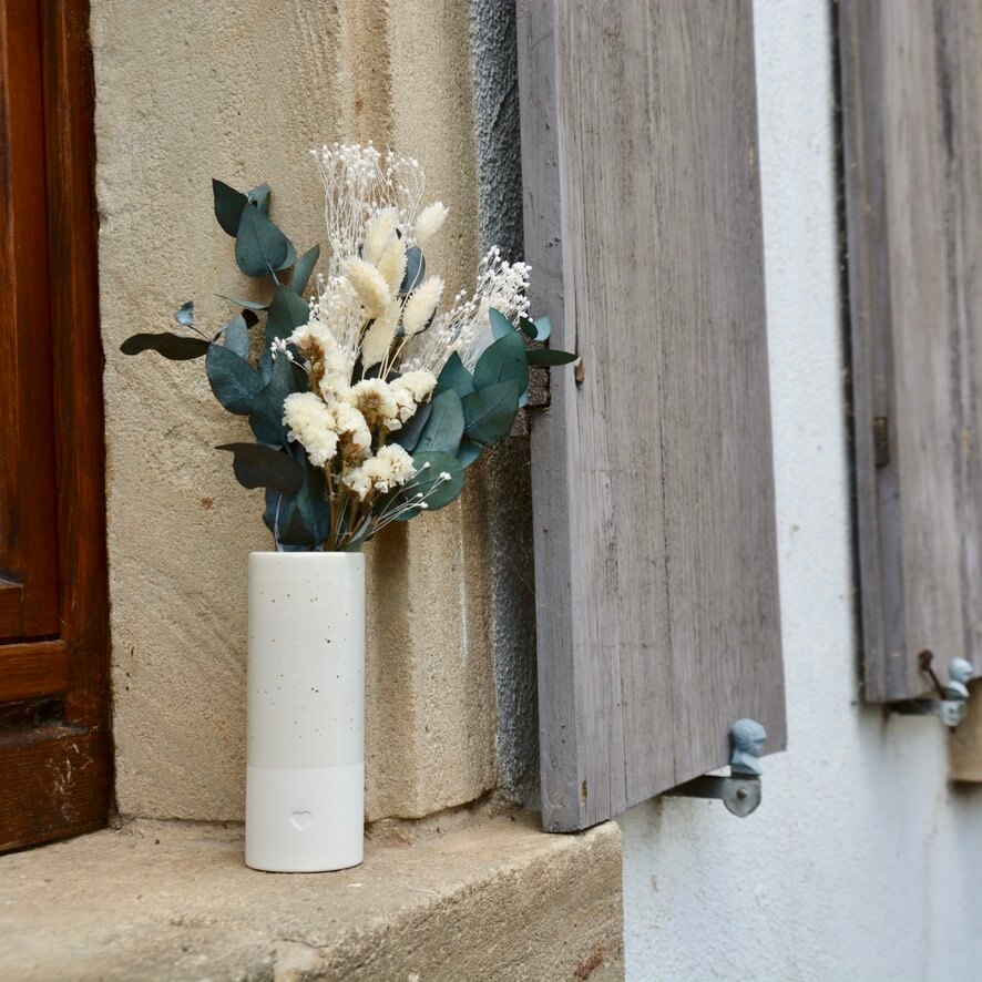 Naturpoesie-Mini: Eukalyptus trifft auf zarte Eleganz - Trockenblumenstrauß in grün & beige - Lykke&You GmbH
