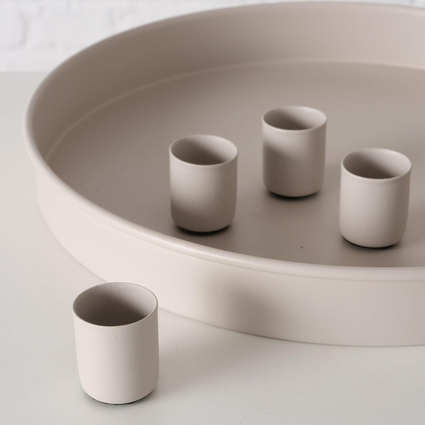 Rundes Metalltablett mit magnetischen Kerzenhaltern | 25 cm - Lykke&You GmbH