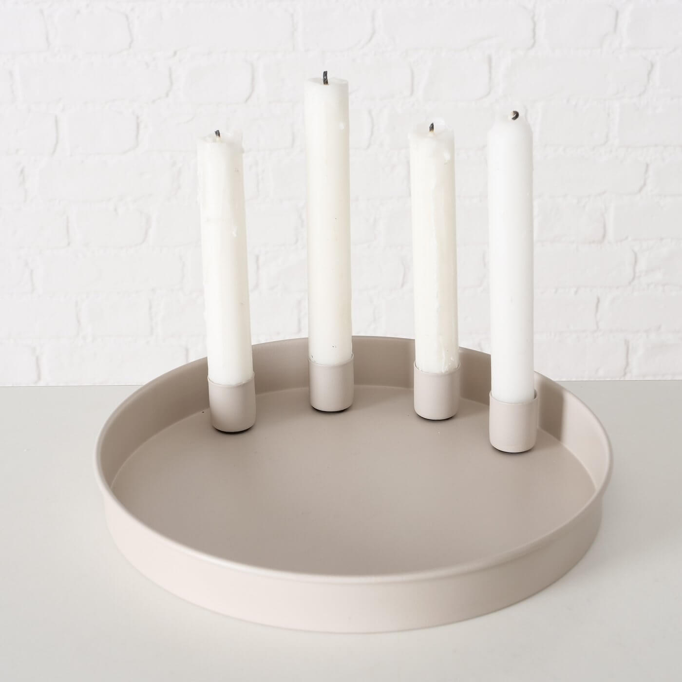 Rundes Metalltablett mit magnetischen Kerzenhaltern | 25 cm - Lykke&You GmbH