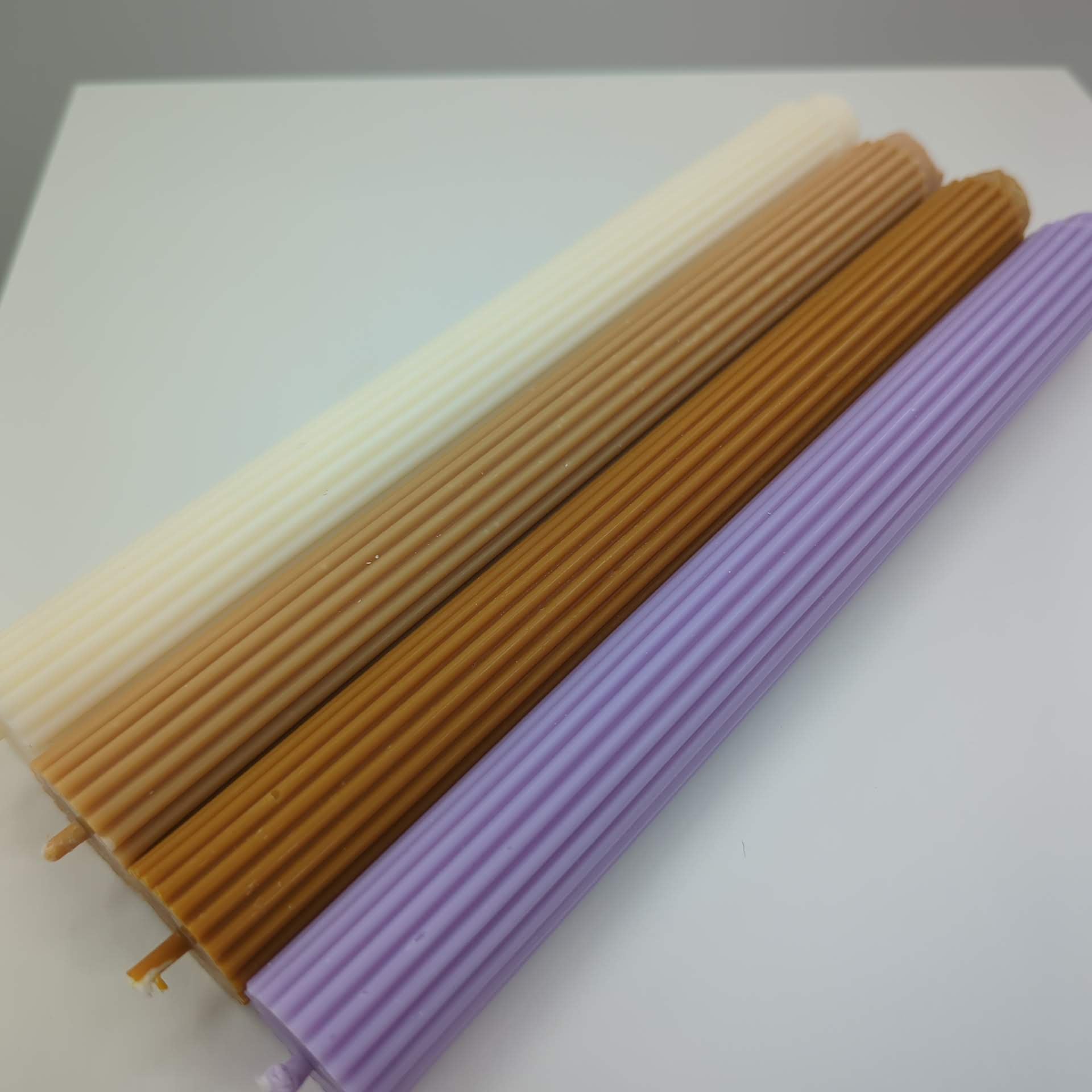 Stabkerze gerillt aus 100% Rapswachs weiß beige lila braun