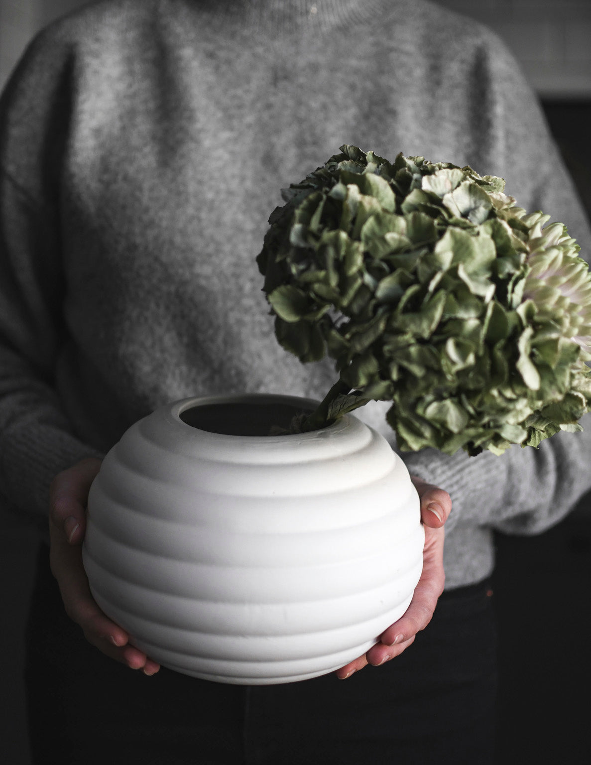 Vase Runvik - runde Form mit geschwungenen Linien - Lykke&You GmbH