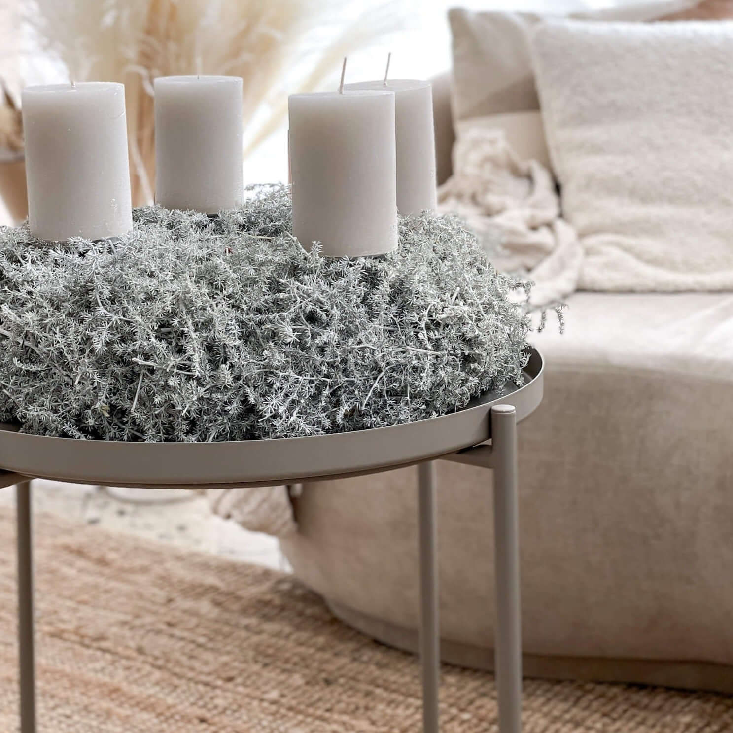 Adventskranz silber aus Trockenblumen; silber