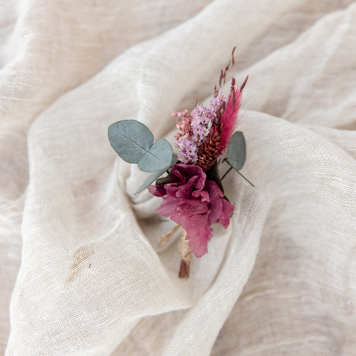 Anstecker Bräutigam I Trauzeuge I Trockenblumen Berry - Lykke&You GmbH