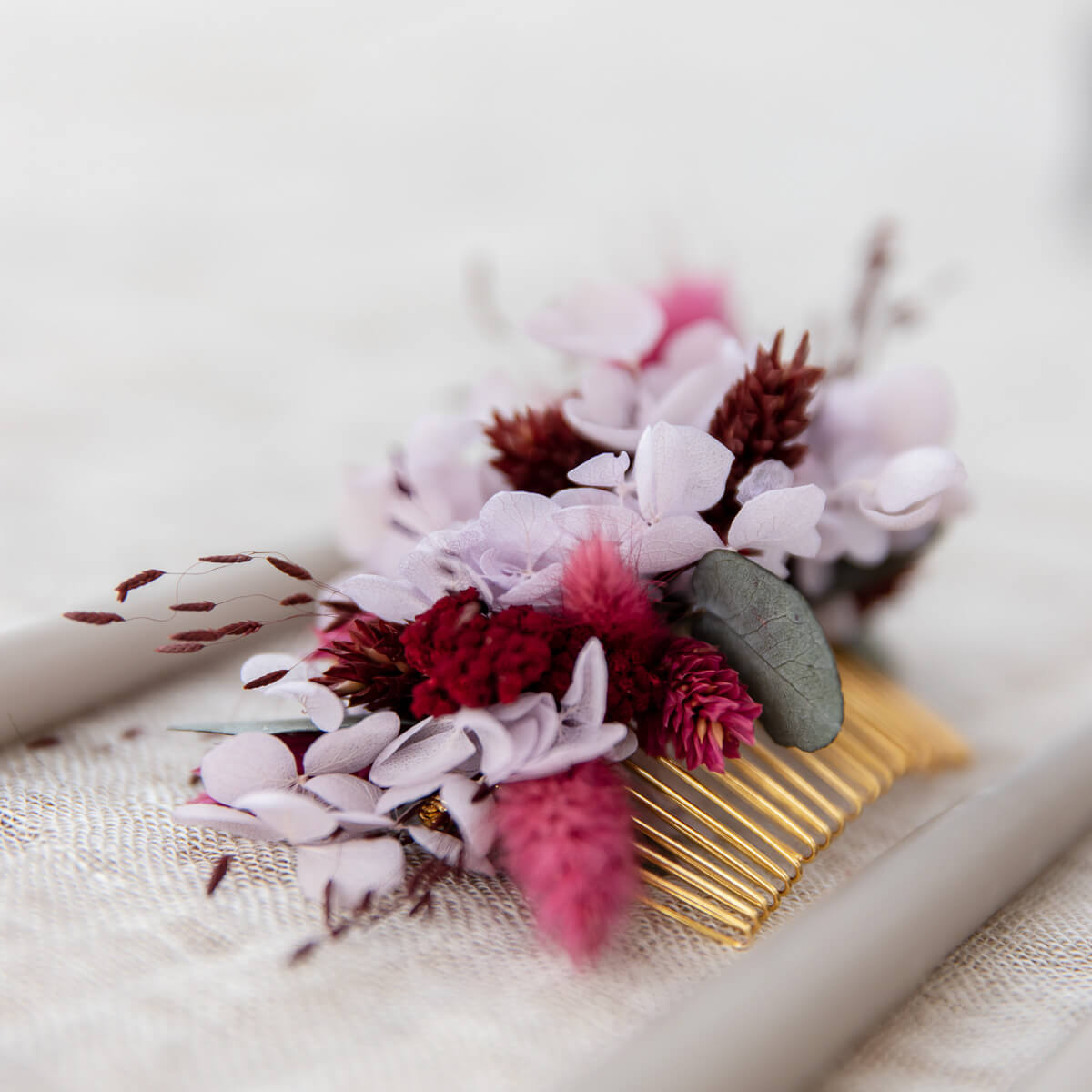 Romantische Verführung: Haarkamm Berry aus Trockenblumen für deinen Look - Lykke&You GmbH