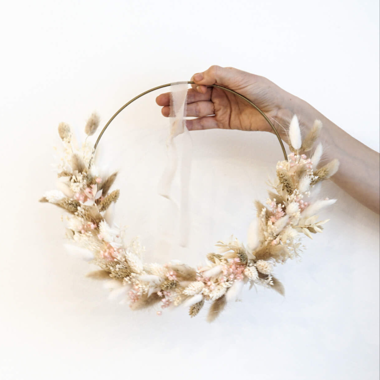 Trockenblumenkranz Blütenzart | 25 cm | sanfte Naturtöne | Wandkranz - Lykke&You