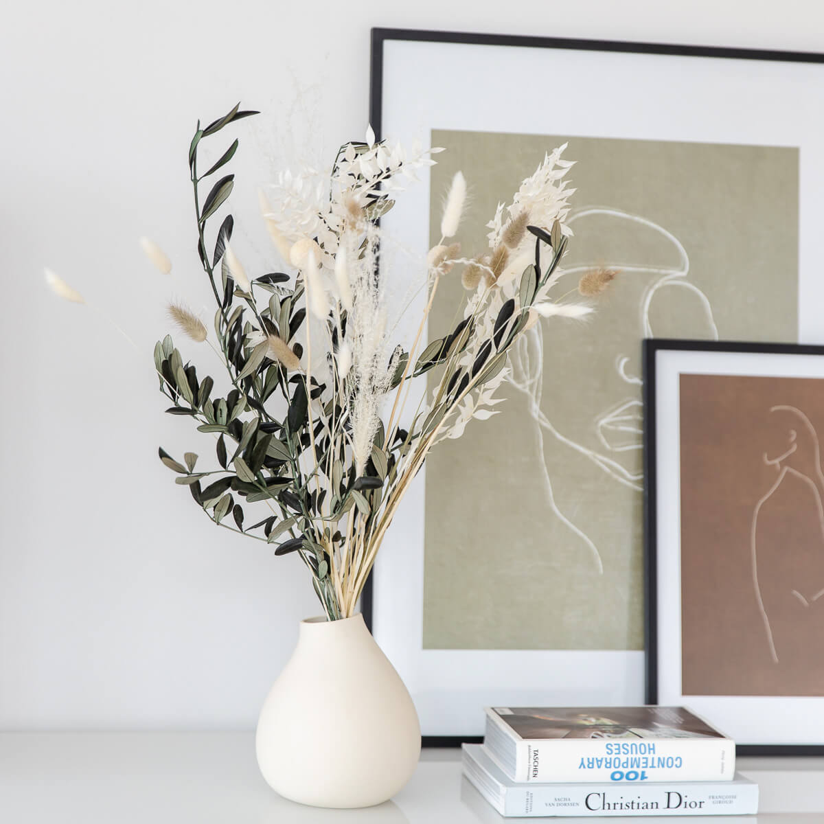 Perfekte Dekoration: Trockenblumenstrauß mit Olivenzweigen in Beige - Lykke&You GmbH