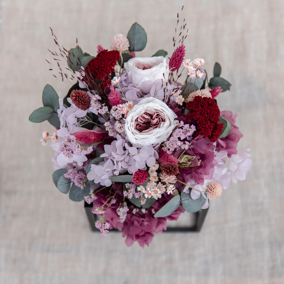 Trockenblumengesteck Berry: Elegante Blumen in beerigen Tönen - Lykke&You GmbH