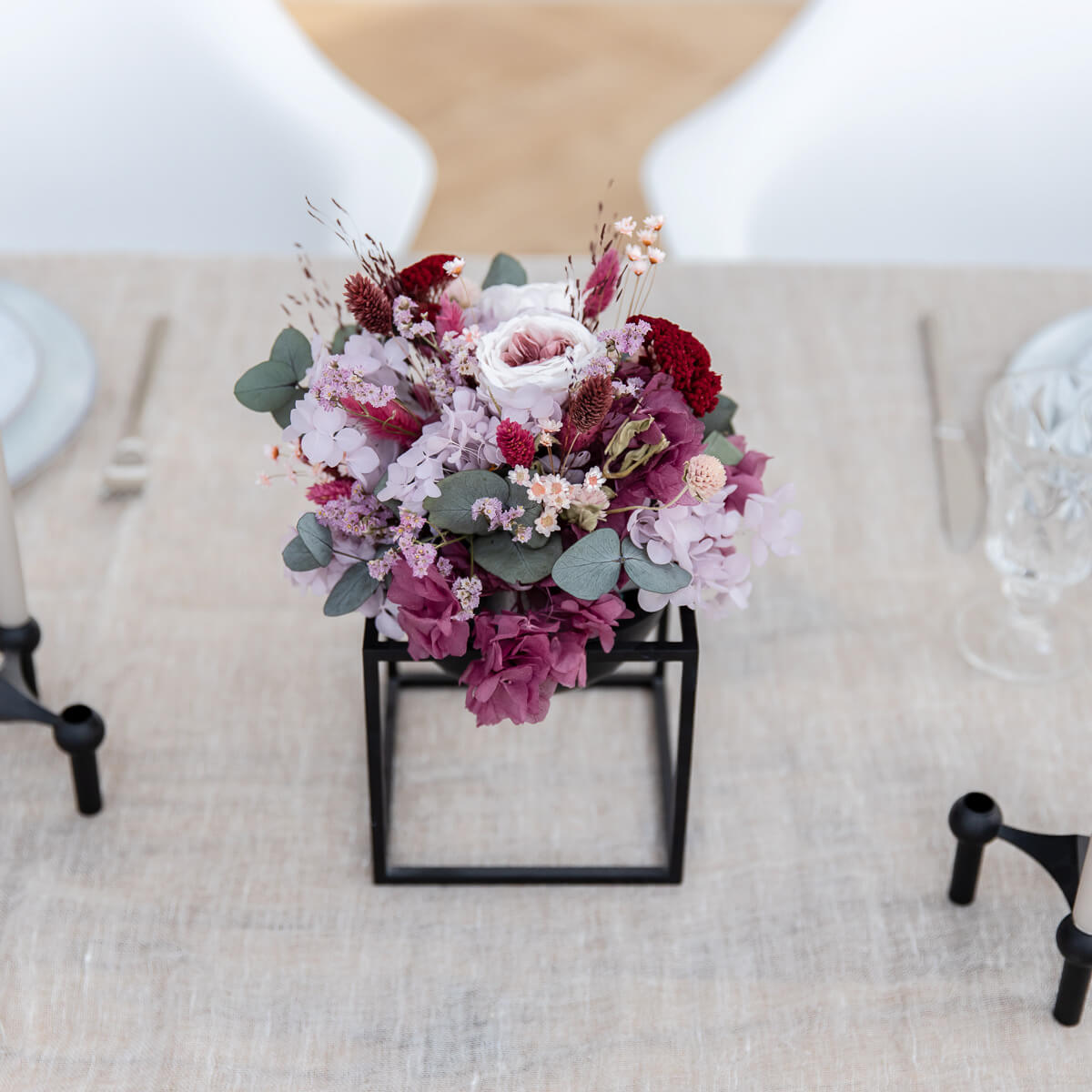 Trockenblumengesteck Berry: Elegante Blumen in beerigen Tönen - Lykke&You GmbH