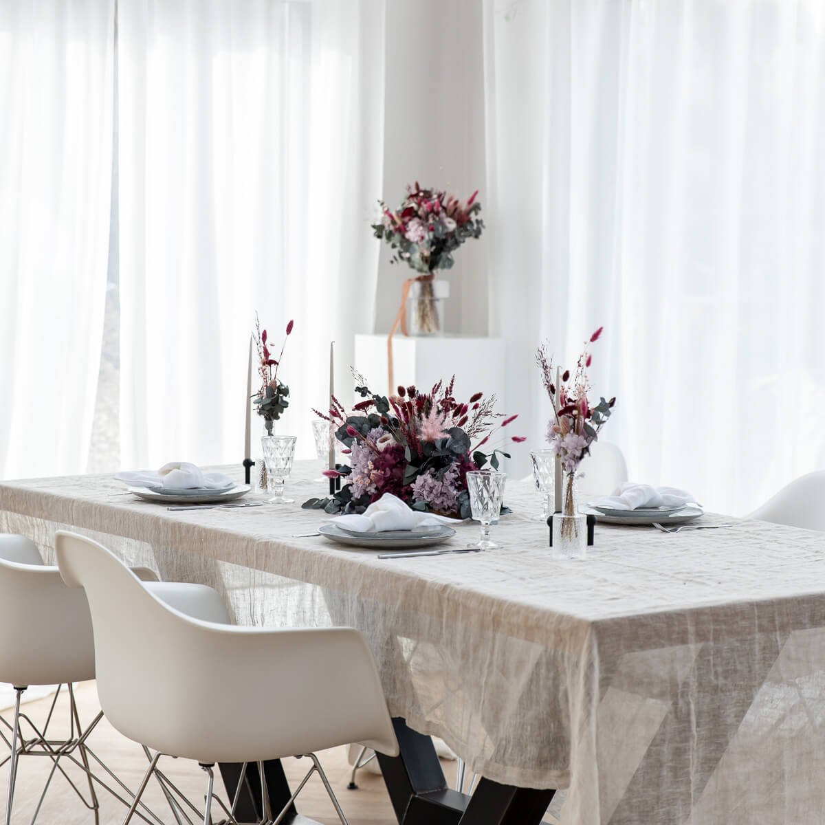 Trockenblumengesteck Berry: Elegante Blumen in beerigen Tönen - Lykke&You GmbH
