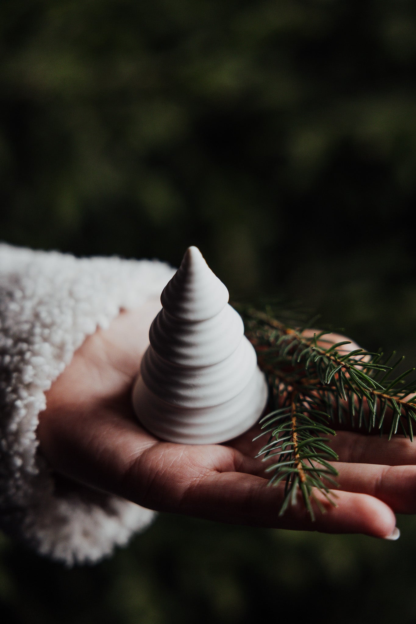 SKOGSHULT Baum Skulptur weiss