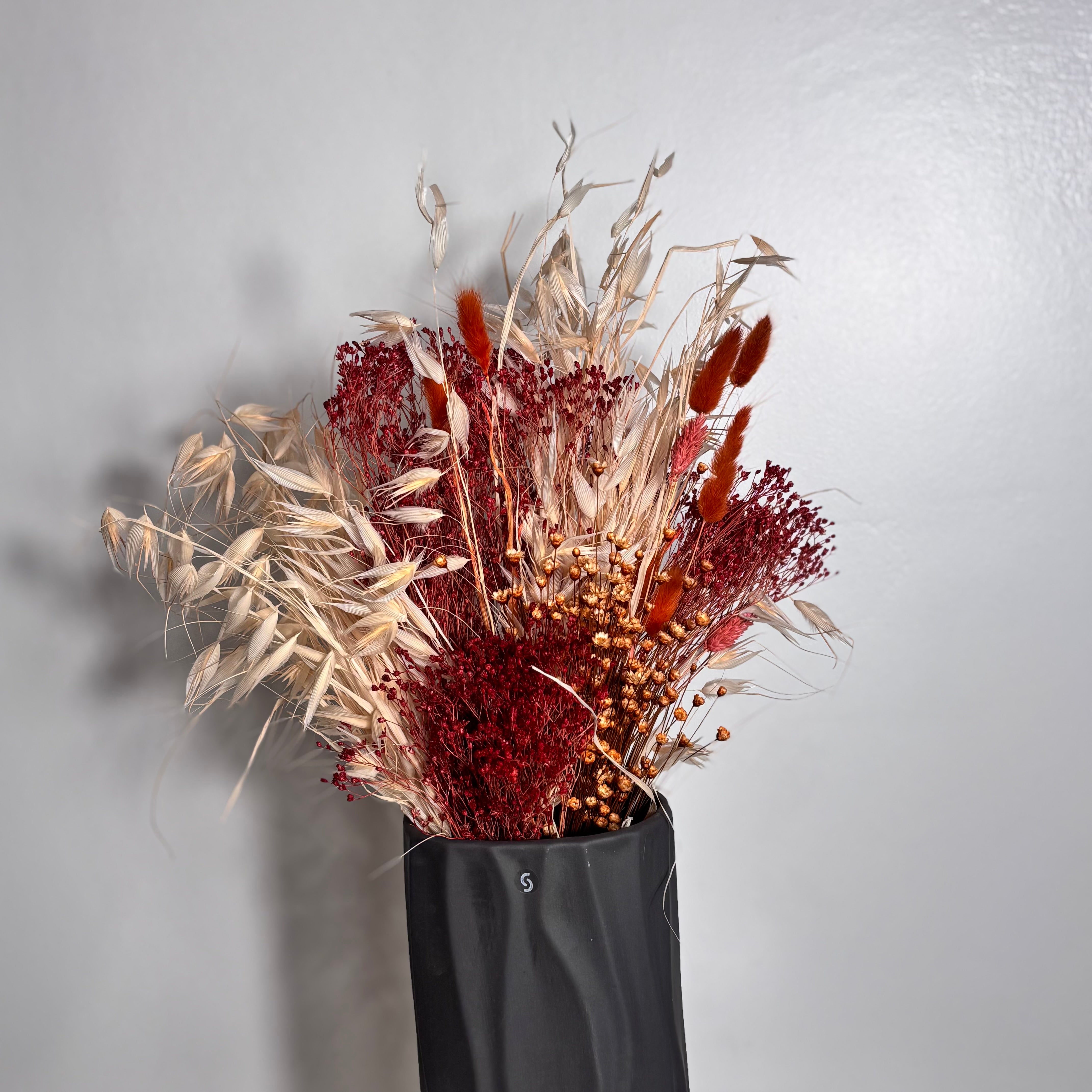 Dried flower bouquet oats with red accents Outlet