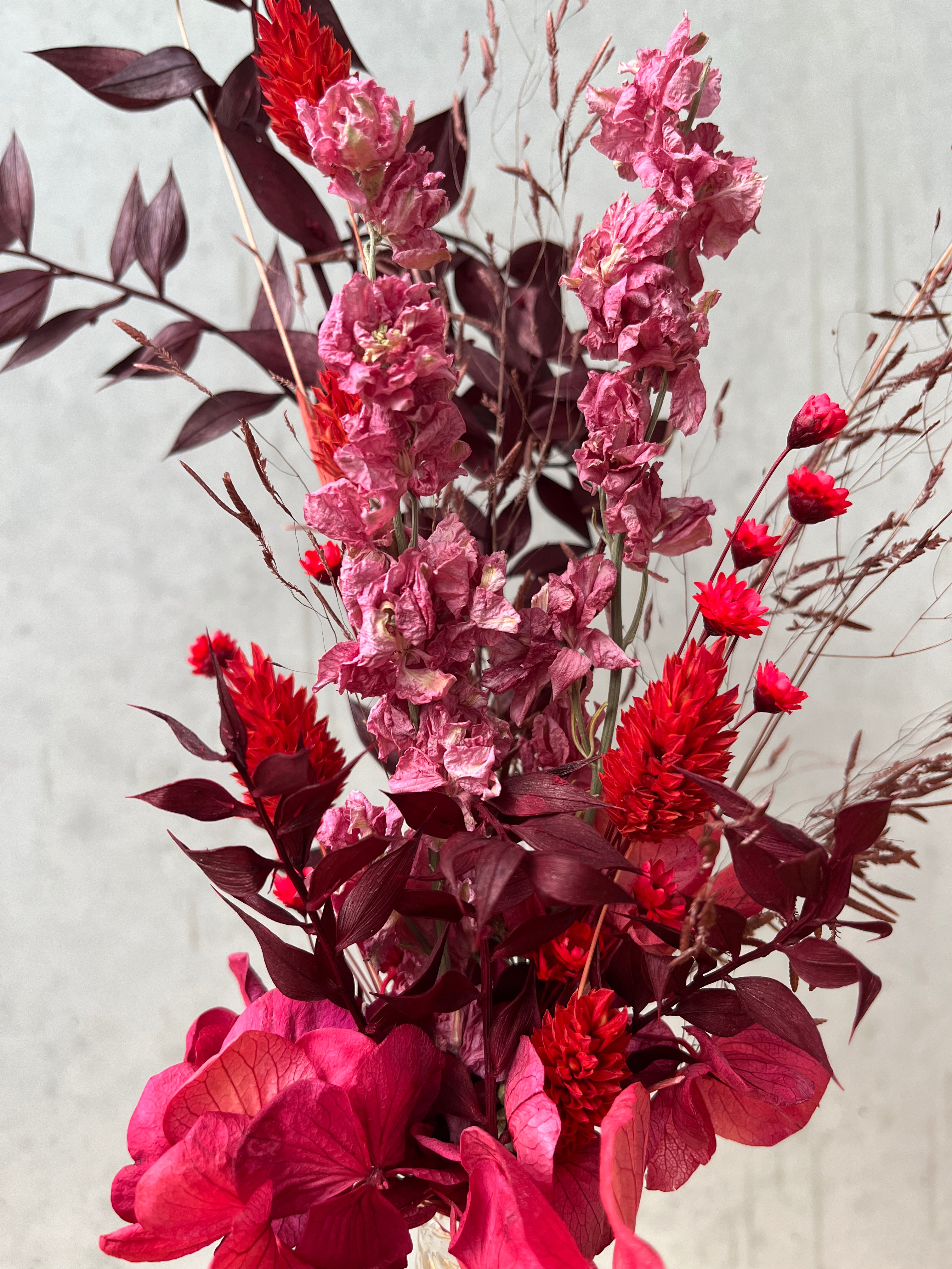 Eldblomma "Feuerblume": Trockenblumenstrauß in leuchtendem rot