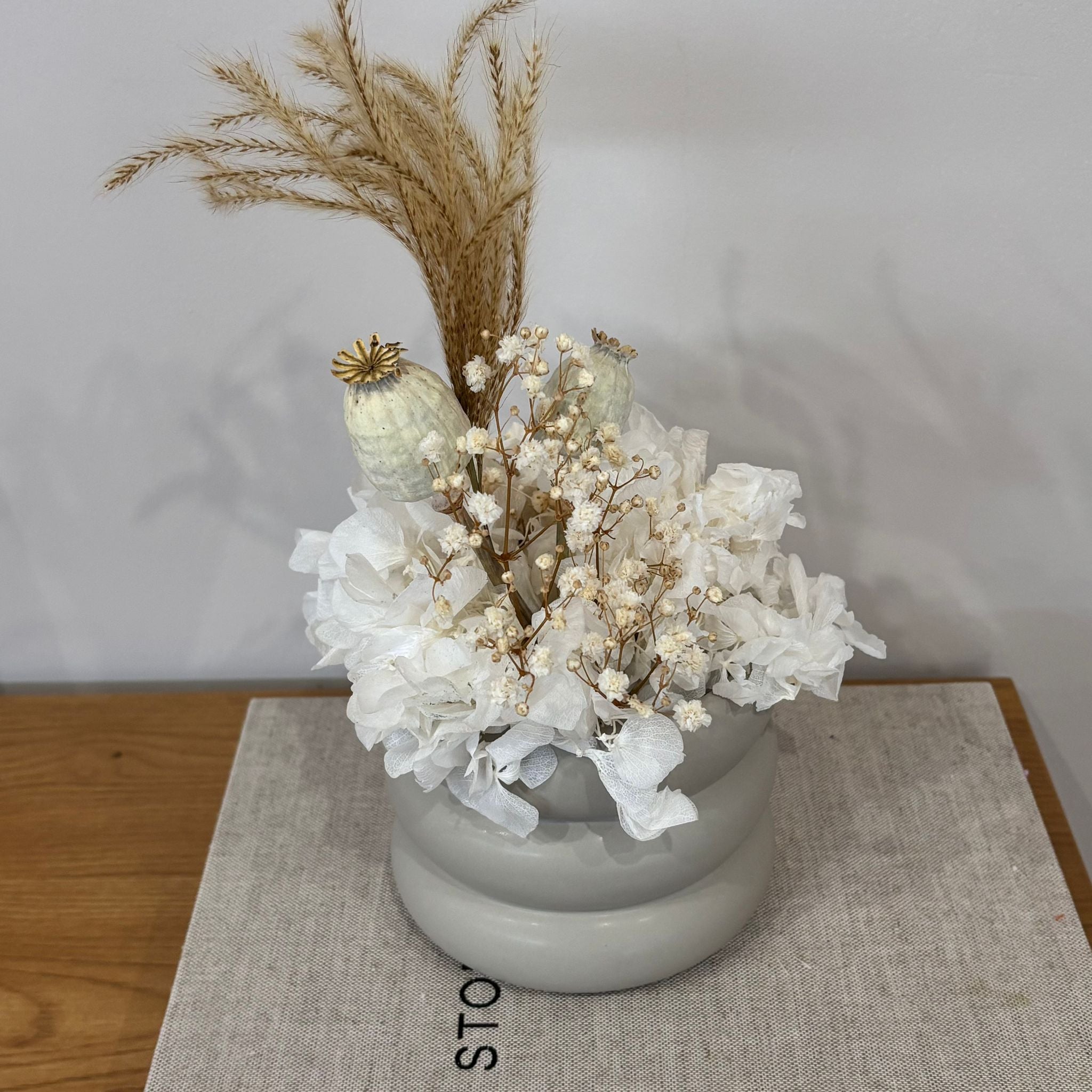 Linen Mood - Trockenblumengesteck im Keramiktopf
