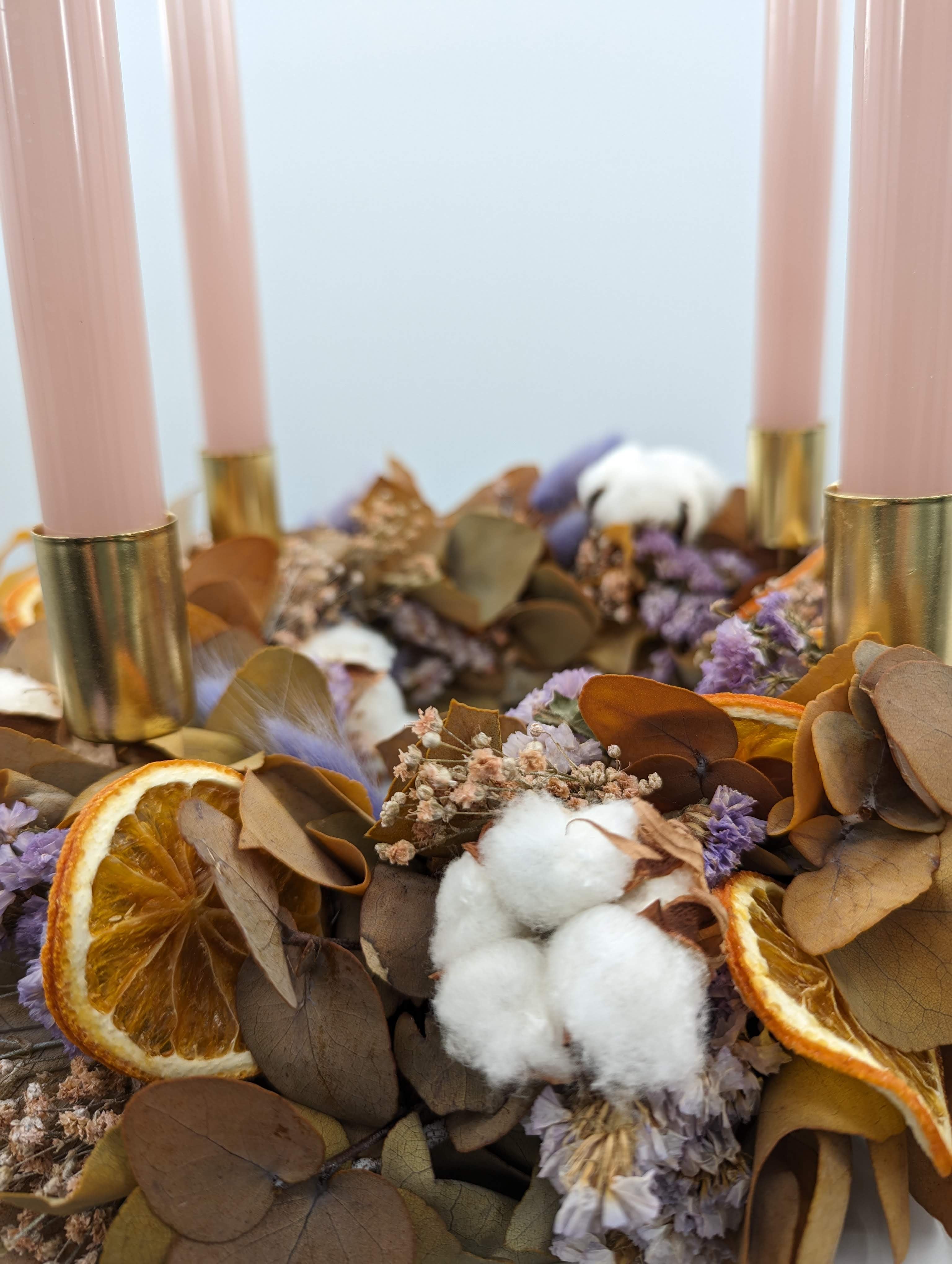 Autumnal magic: your dried flower Advent wreath in brown-purple