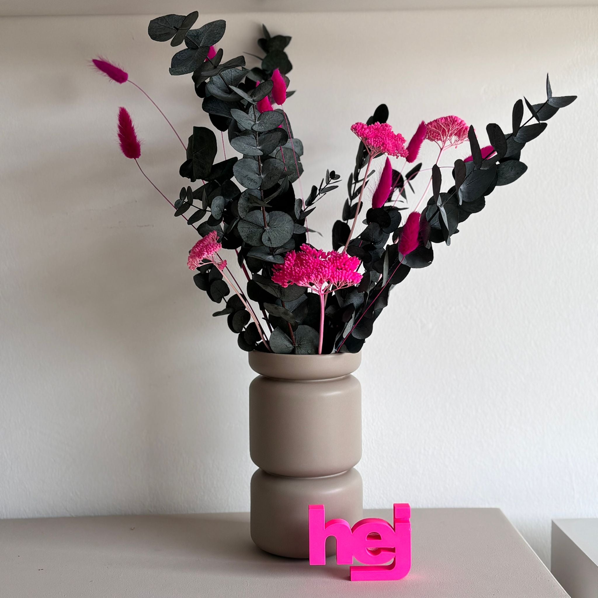 Pop of Neon: Eukalyptus pink