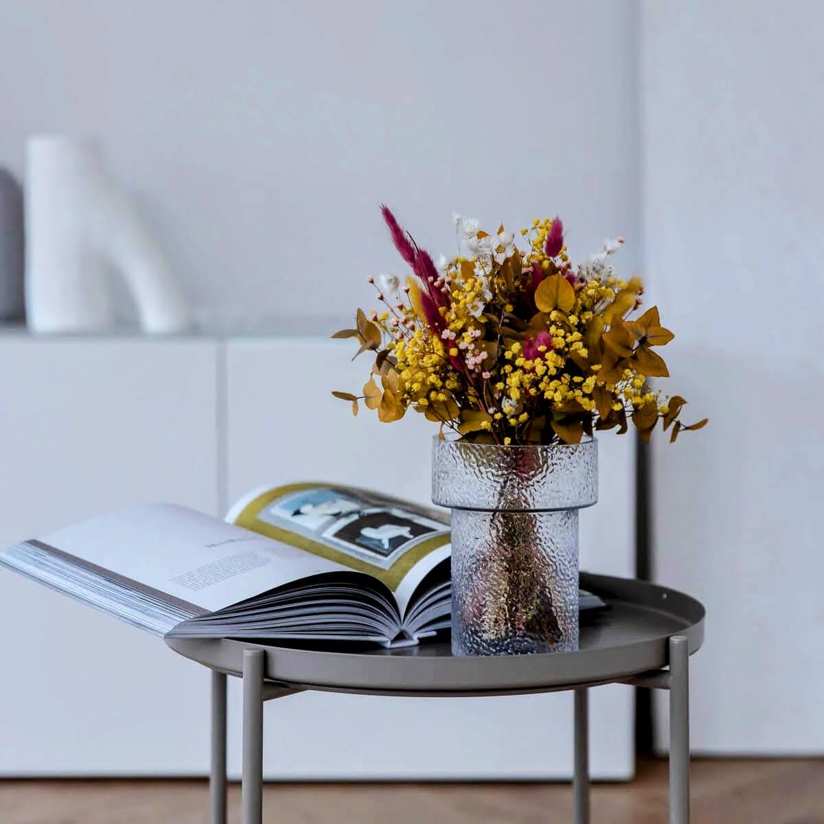 Lively: Yellow eucalyptus and magenta in a dried flower arrangement