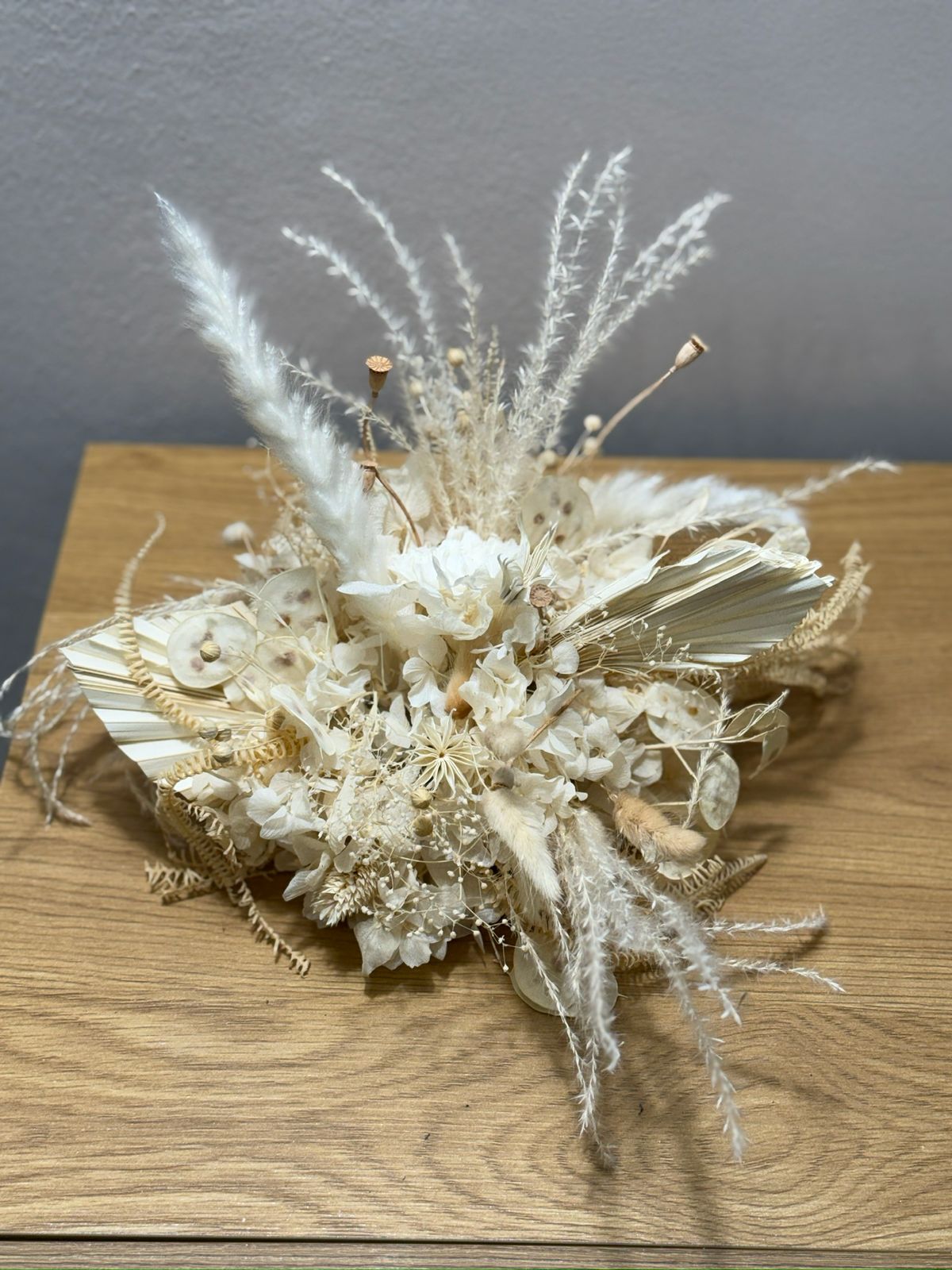 Gesteck mit Pampasgras und Palmblättern cremeweiss - Outlet