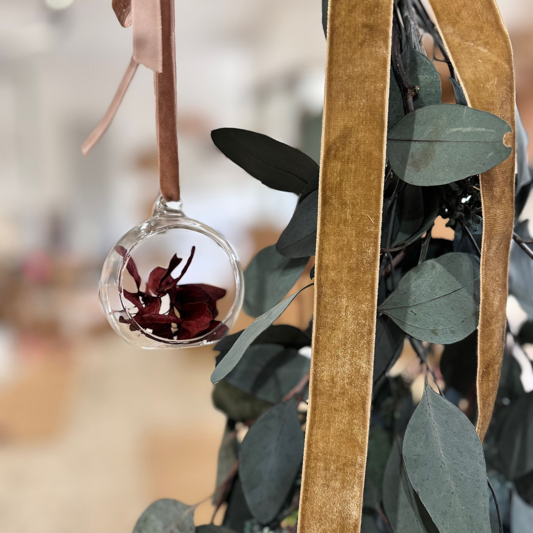 4er Set Weihnachtskugeln aus Glas - geöffnet