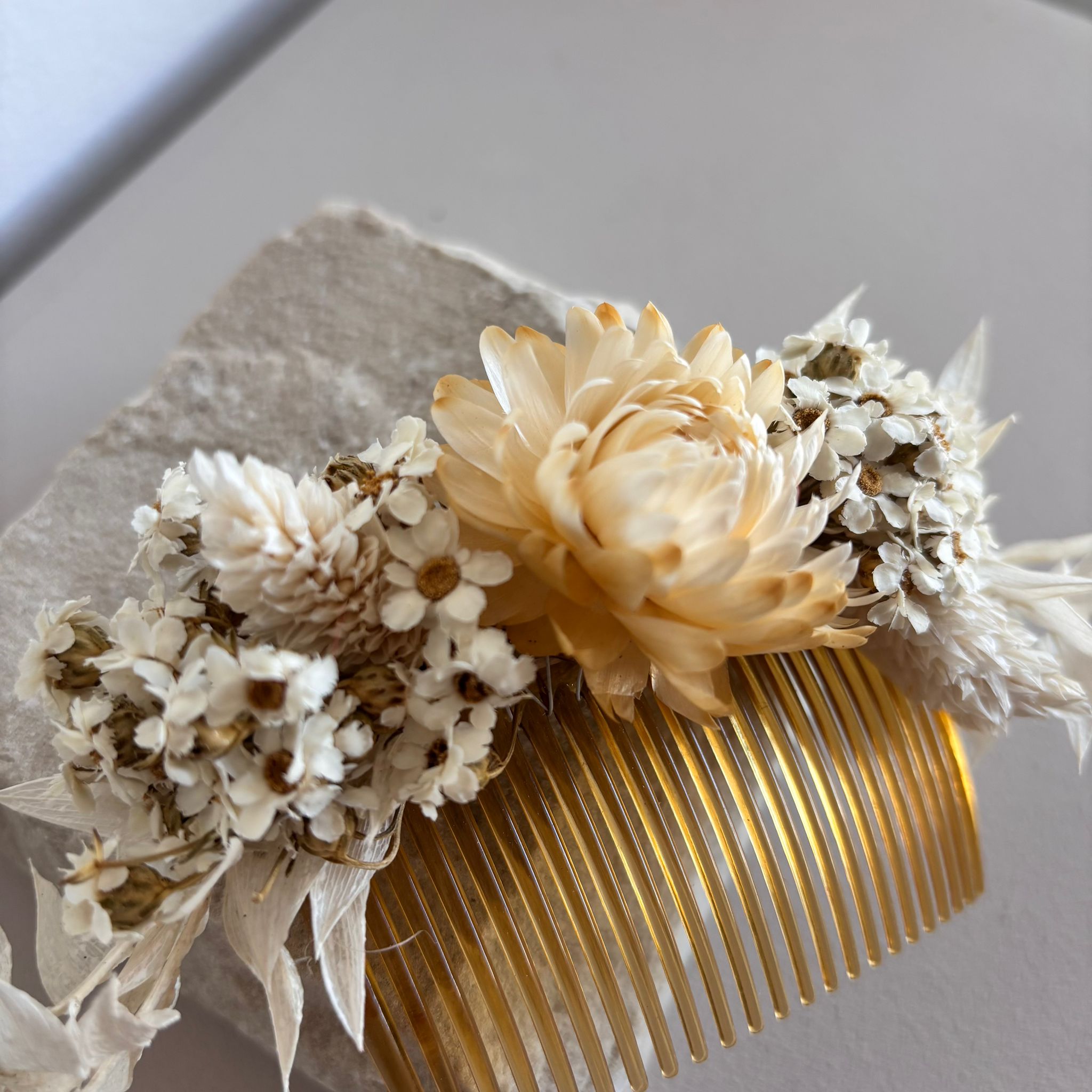 Haarkamm Trockenblumen mit weißen Gänseblümchen - OUTLET