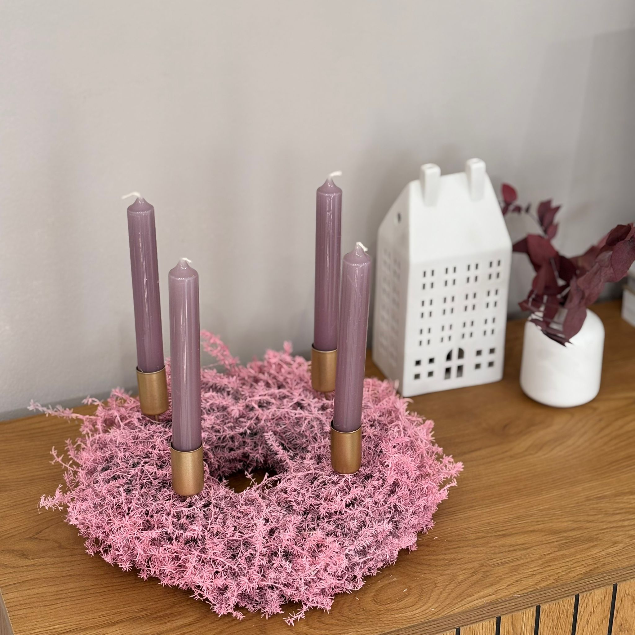 Silver shine of the seasons: Advent wreath made of asparagus