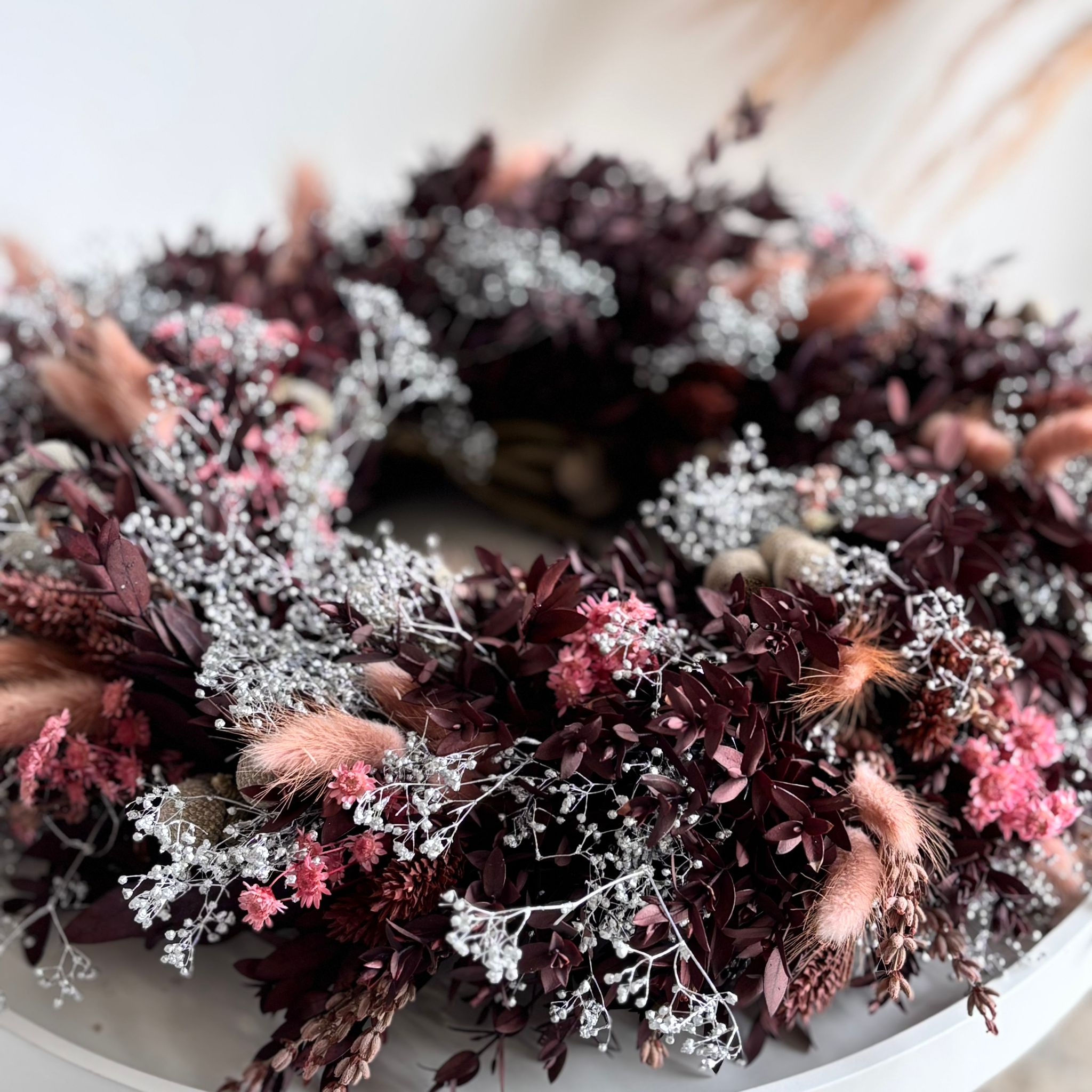 Start Advent in style: Dried flower Advent wreath in Bordeaux pink