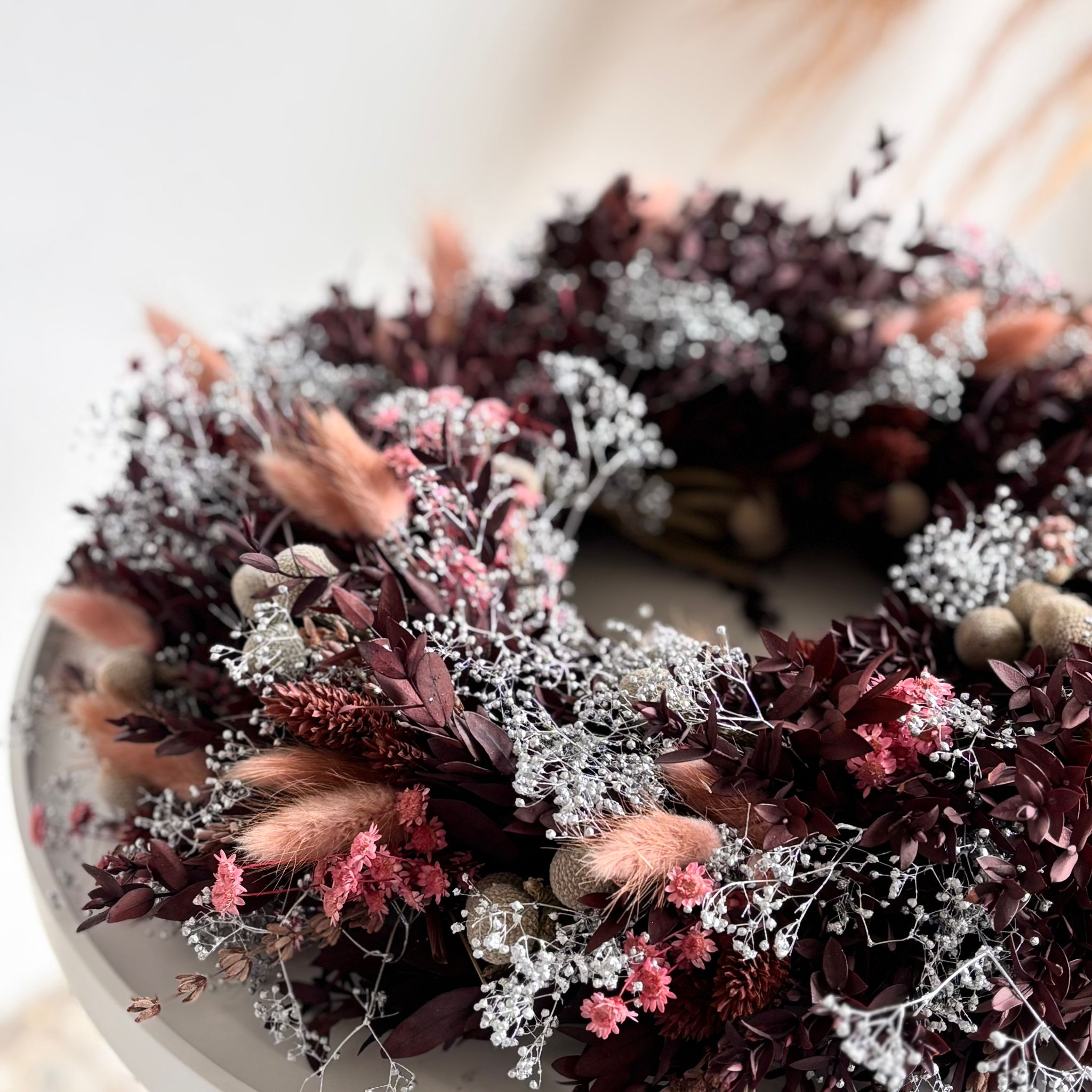 Start Advent in style: Dried flower Advent wreath in Bordeaux pink