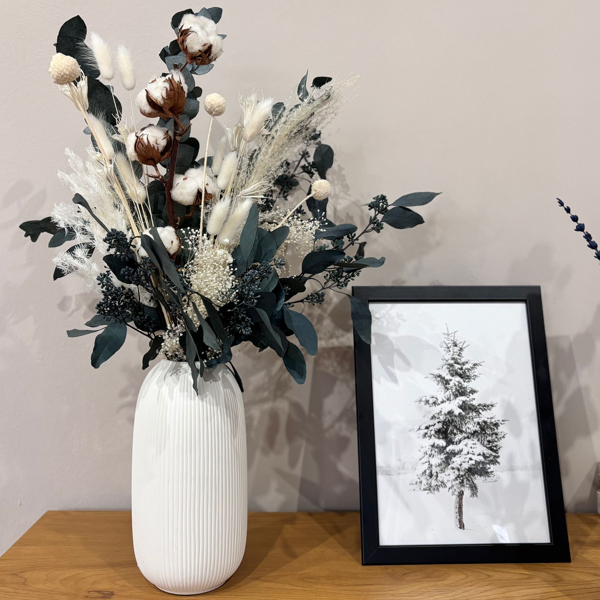 Winter Breeze: Trockenblumenstrauß mit Eukalyptus und Baumwolle