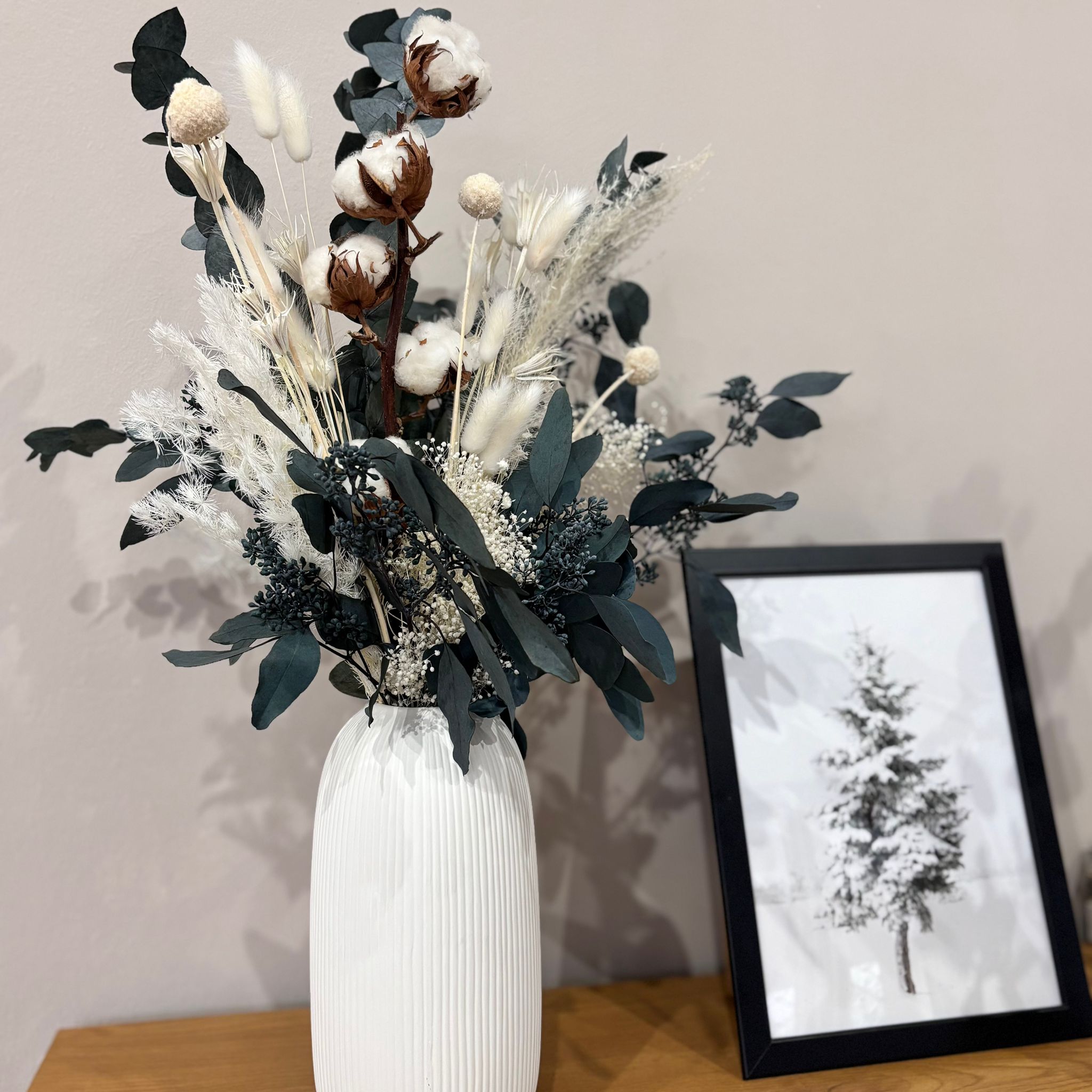 Winter Breeze: Trockenblumenstrauß mit Eukalyptus und Baumwolle