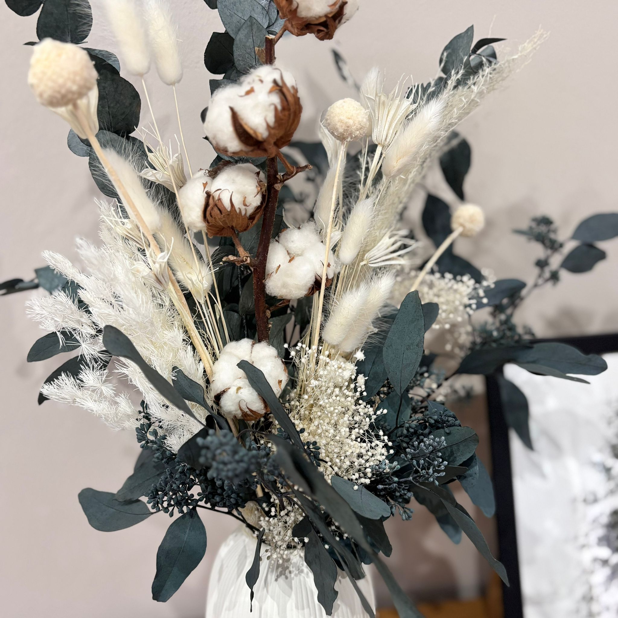 Winter Breeze: Trockenblumenstrauß mit Eukalyptus und Baumwolle