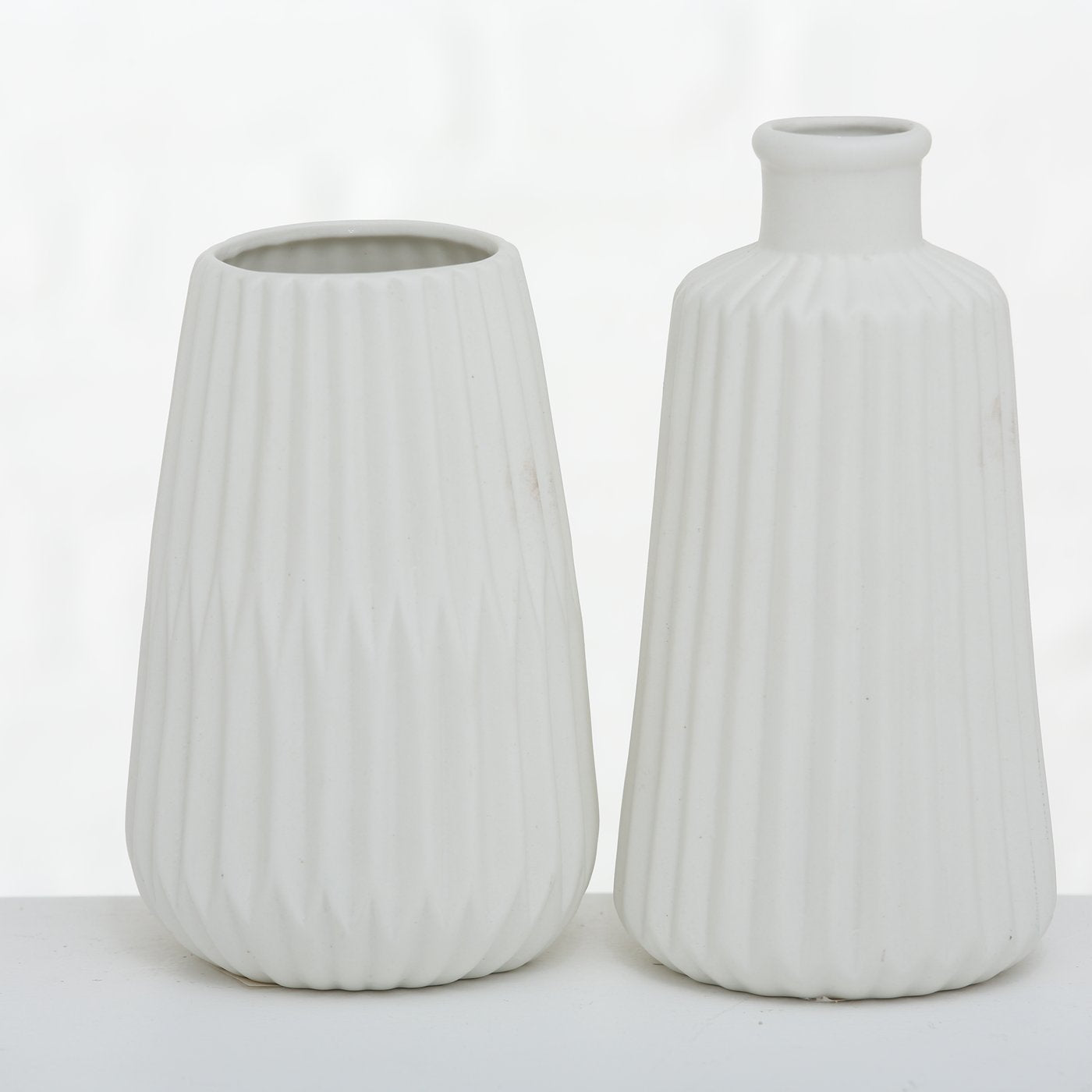 Schlichte Porzellanvase in Mattweiß – Zeitloses Design für jedes Ambiente - Lykke&You GmbH