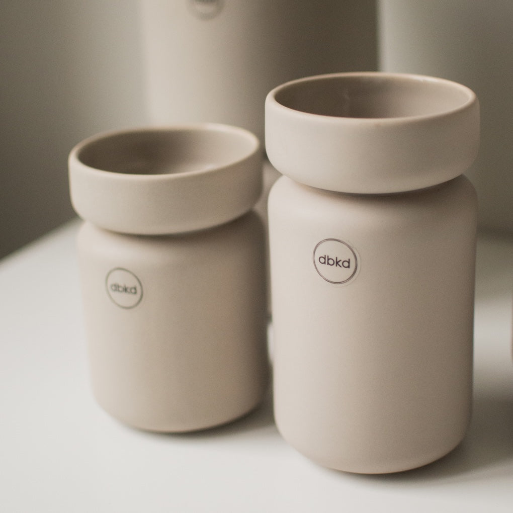 dbkd Neck Vase: Schlichte Eleganz in matter Keramik in Beige