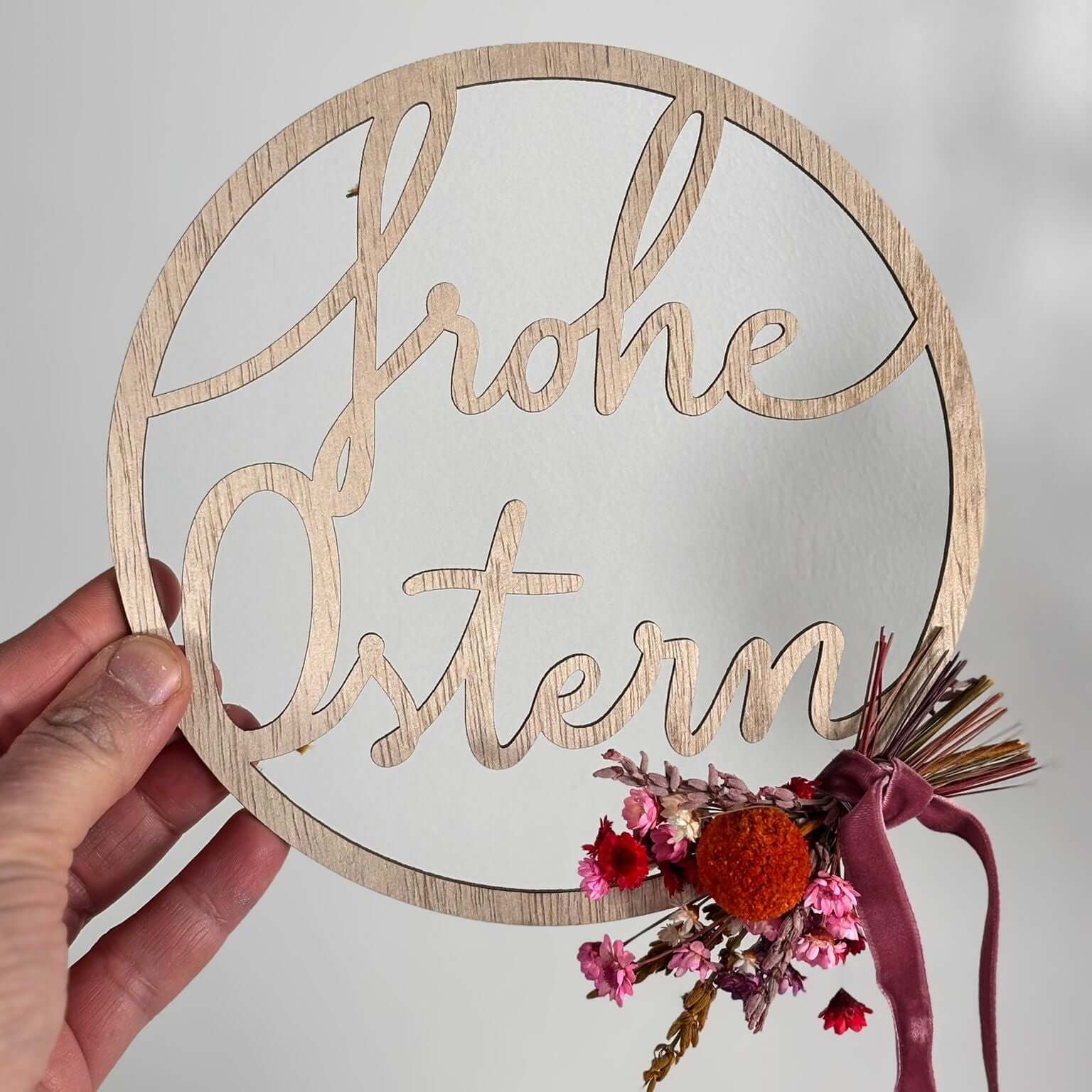 Eulenschnitt Holzkranz "Frohe Ostern" - Outlet - Lykke&You GmbH