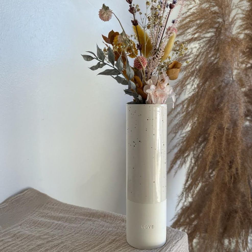Eulenschnitt Steingut-Vase in "love" weiß - Lykke&You GmbH