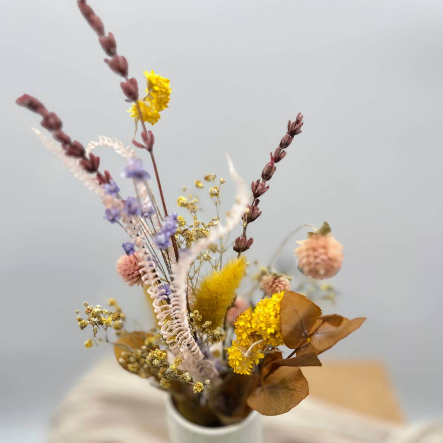 Easter magic in orange and blue: mini dried flower bouquet for a sunny spring decoration