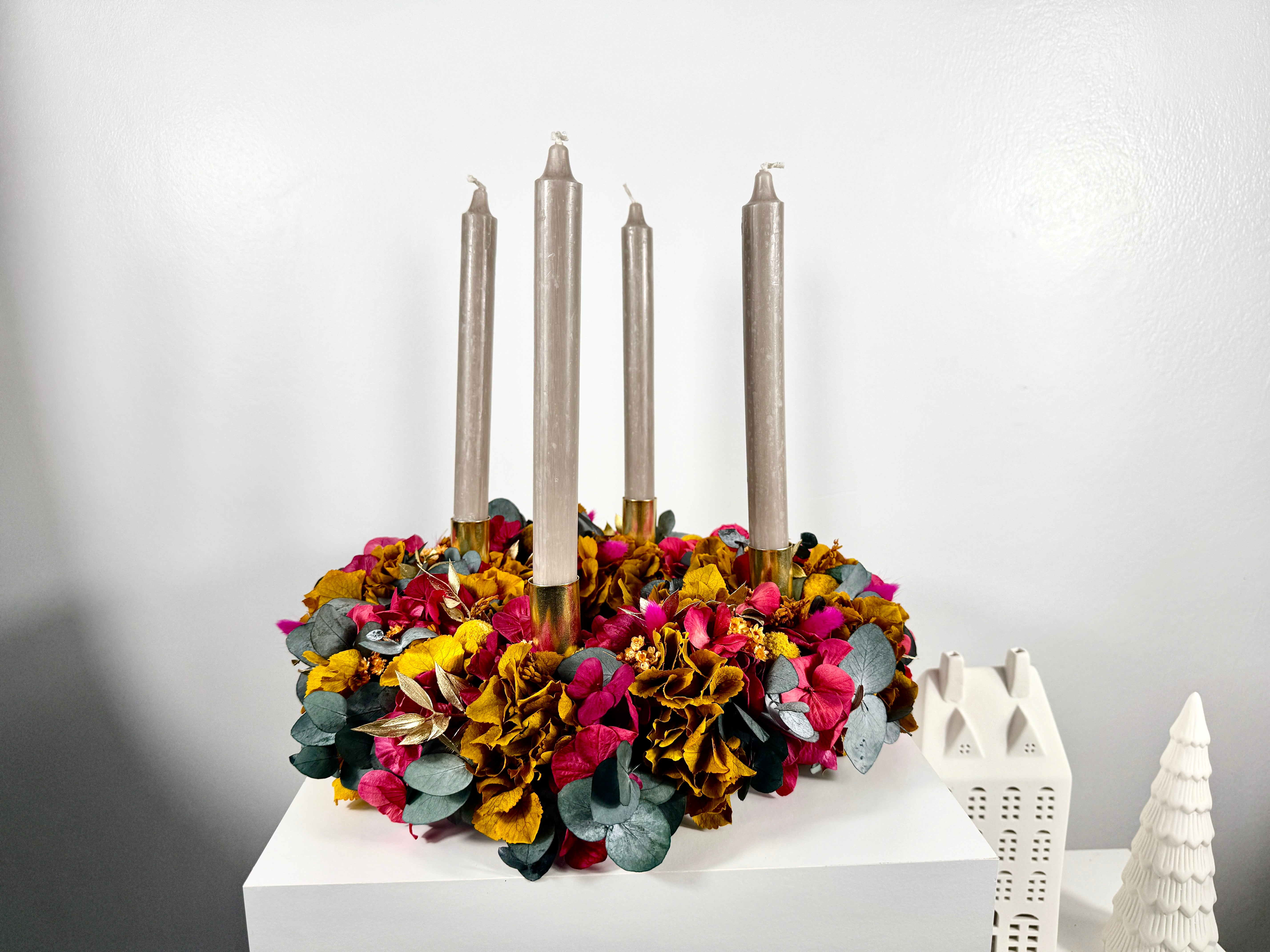 Think Pink: Adventskranz mit Hortensien in knalligem pink und leuchtendem orange - Lykke&You GmbH