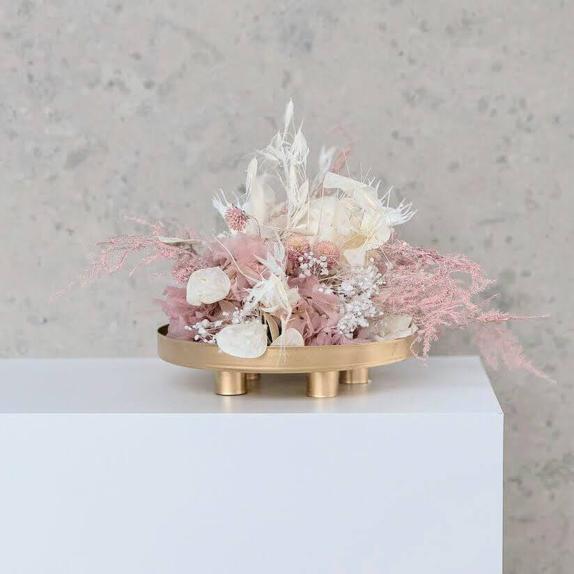 Ewige Schönheit: rosa-weißes Trockenblumengesteck mit romantischer Eleganz - Lykke&You GmbH